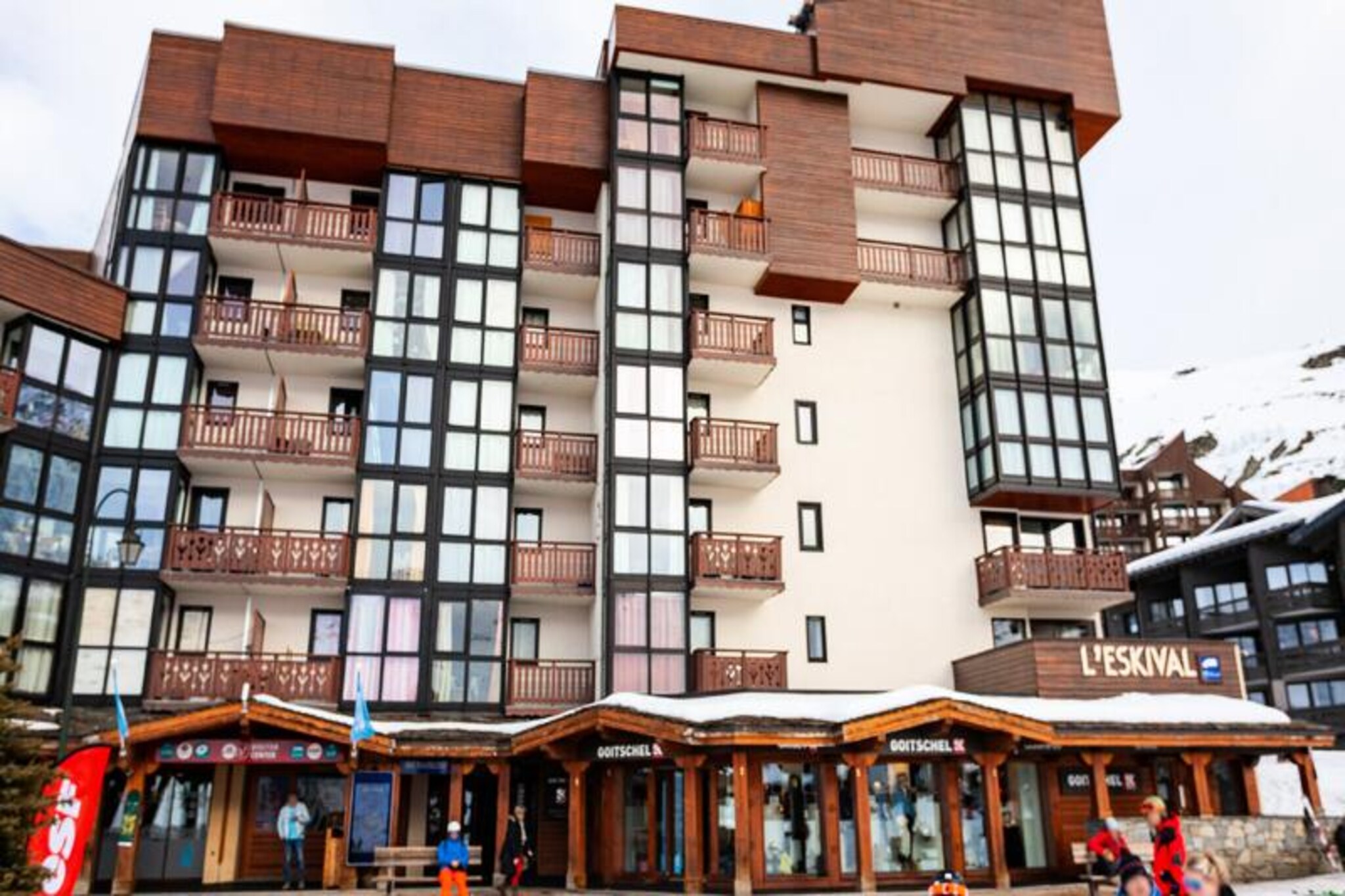 In the vibrant Caron district of Val Thorens, this charming apartment offers a perfect blend of convenience and alpine charm. Situated on the 5th floor of the Eskival residence, it provides breathtaking views from its east-facing balcony and veranda, inviting you to start your mornings with the crisp mountain air and stunning sunrise over the slopes. With direct access to the pistes, this property is a dream for ski enthusiasts looking to maximize their time on the snow.
Designed to accommodate up to four guests, the 35m² apartment features a cozy living room with parquet flooring, a pull-out sofa that converts into two single beds, and a television for relaxing evenings. The separate bedroom with a double bed, divided by a sliding door, ensures privacy and comfort. The fully equipped kitchen includes an oven, ceramic hob, microwave, refrigerator, dishwasher, and extractor hood, making it easy to prepare hearty meals after a day of adventure. The modern bathroom with a shower and sink, along with a separate toilet, adds to the convenience of your stay.
The residence is surrounded by an array of shops, restaurants, and essential resort services such as the Tourist Office, ski school, and children's toboggan runs. A Skiset/Goistchel GS2 sports shop is conveniently located on the ground floor, and a garage space is available for rent within the building. Beyond skiing, guests can enjoy nearby attractions like the bowling alley and lively après-ski venues.
Whether you're here for thrilling winter sports or simply to soak in the majestic alpine scenery, this apartment in the heart of Val Thorens offers an unforgettable mountain escape. Perfectly positioned for both adventure and relaxation, it’s the ideal base for creating cherished memories in the French Alps.