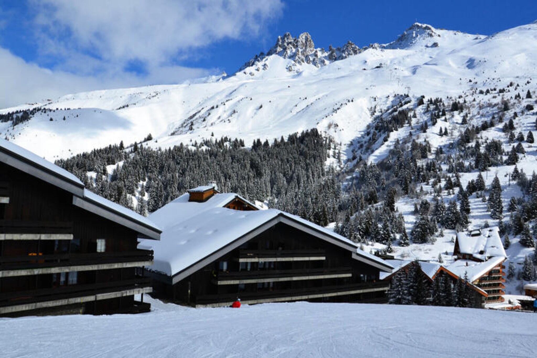 BEAUTIFUL SKI-IN STUDIO IDEAL LOCATION - PRIVATE WIFI