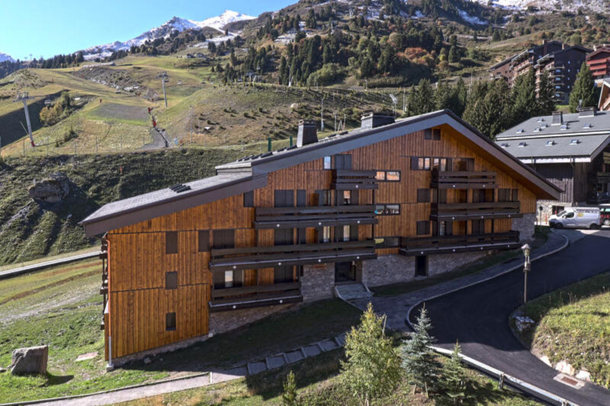 BEAUTIFUL SKI-IN STUDIO IDEAL LOCATION - PRIVATE WIFI