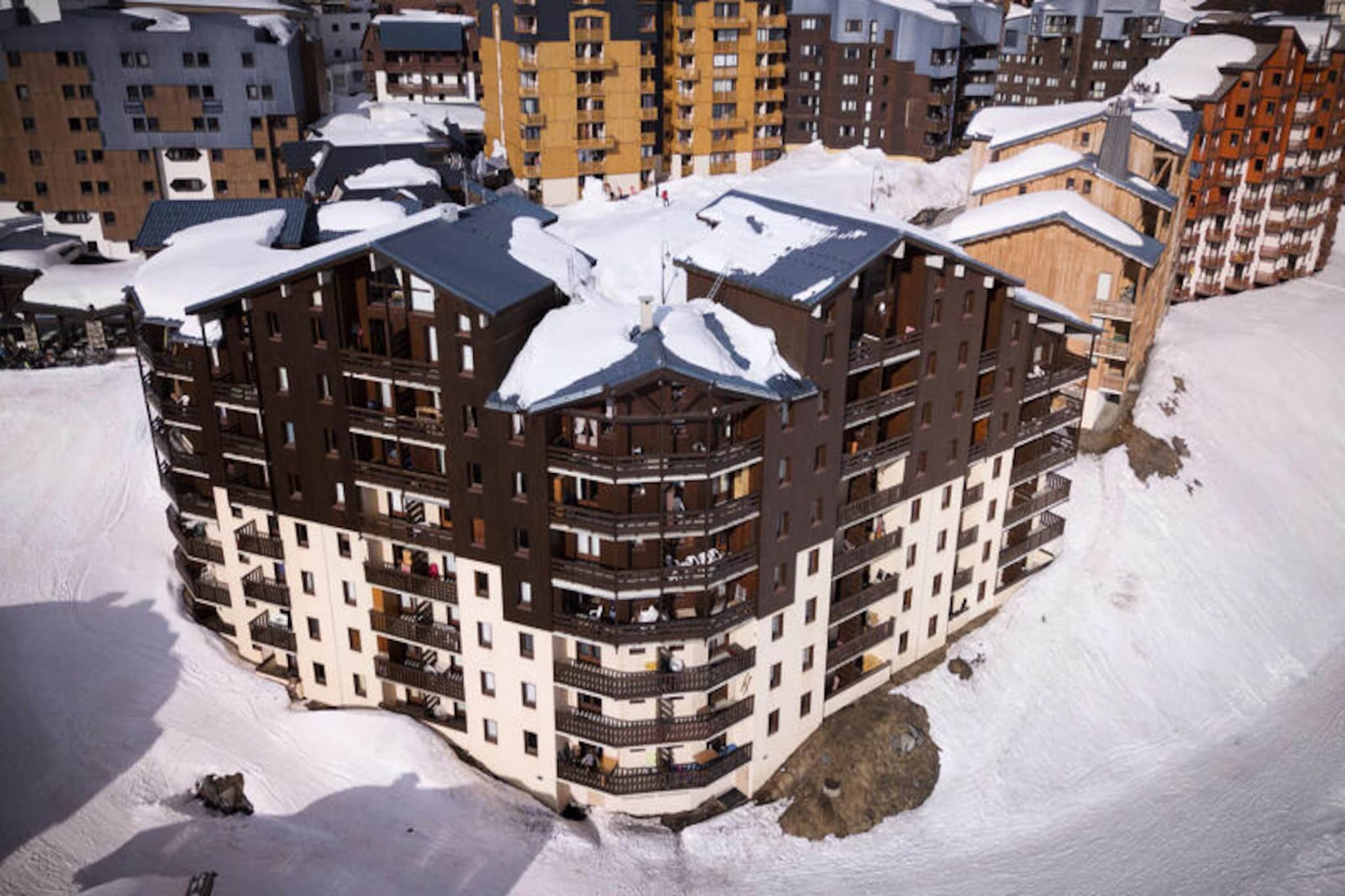 VAL THORENS CHALET SPIRIT FOR THIS SUPERB 3 ROOMS FOR 6 PEOPLE CLOSE TO EVERYTHING