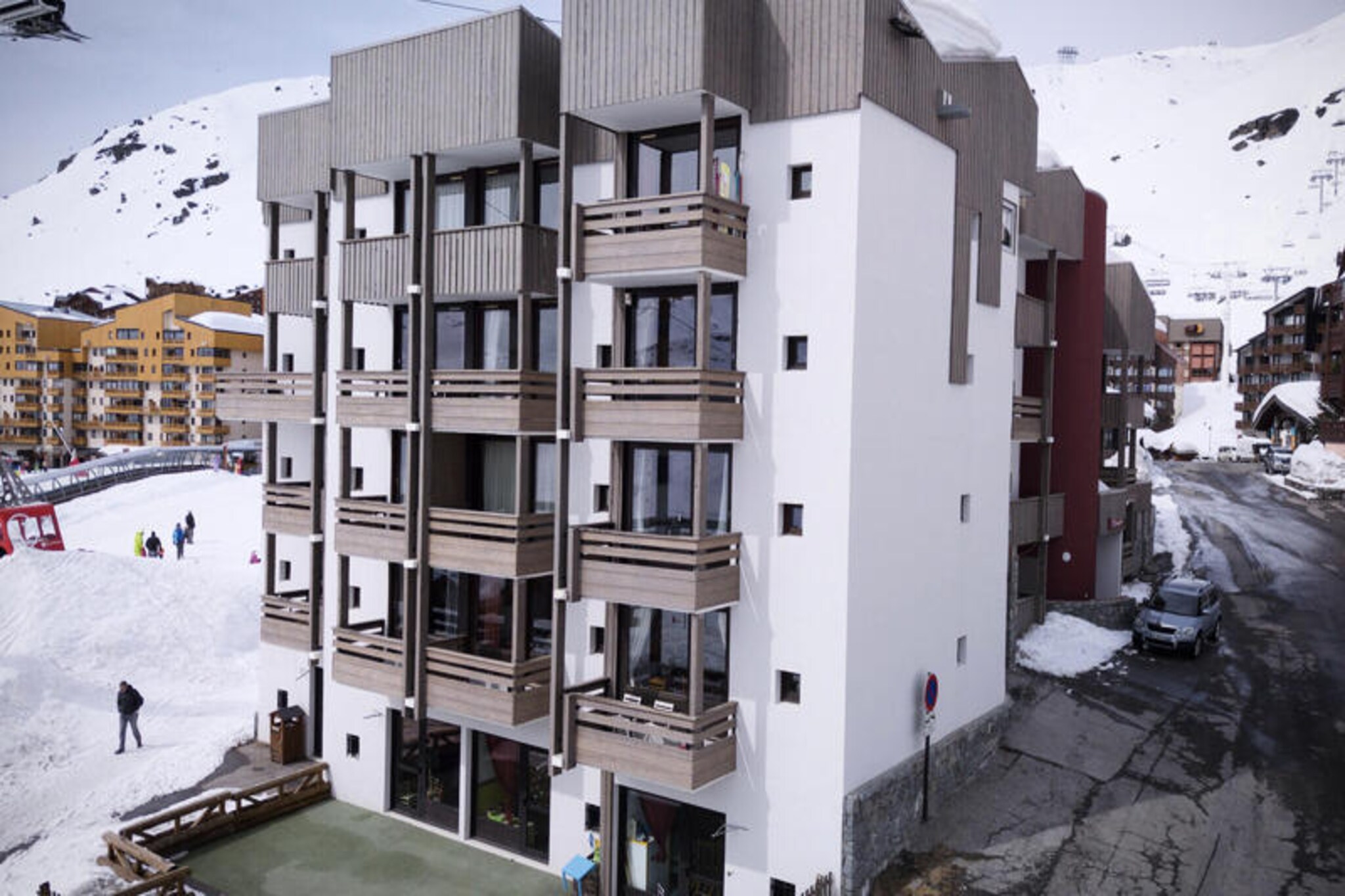 Amid the vibrant energy of Val Thorens, this charming studio cabin offers a serene retreat with direct access to the slopes. Imagine stepping out of your door and gliding straight onto the pristine snow, surrounded by the breathtaking peaks of the French Alps. With its north-facing balcony, you can enjoy tranquil views and the crisp alpine air, creating the perfect backdrop for your mountain getaway. Whether you're here for thrilling ski adventures or a peaceful escape, this residence provides a seamless blend of convenience and comfort.
Designed to accommodate up to four guests, the 28m² studio cabin is thoughtfully equipped for a cozy stay. The living room features a pull-out sofa that converts into two single beds, while the cabin offers bunk beds, making it ideal for families or small groups. The kitchenette includes a mini-oven, microwave, refrigerator, electric hob, and dishwasher, ensuring you have everything needed to prepare hearty meals after a day on the slopes. A separate bathroom with a bathtub and sink, along with a separate toilet, adds to the practicality of this inviting space.
Located in the heart of the resort, L'Orsière places you within easy reach of two shopping malls, a variety of restaurants, and essential resort services such as ski schools, a tourist office, and even a bowling alley for après-ski fun. The nearby Skiset store ensures you have all the equipment you need just 100 meters away, while the children's toboggan run adds a playful touch for younger visitors.
Whether you're seeking exhilarating ski days or cozy evenings in, this ski-in ski-out residence offers the ultimate alpine experience. Let the majestic beauty of Val Thorens and the convenience of L'Orsière create unforgettable memories for your next mountain escape.
