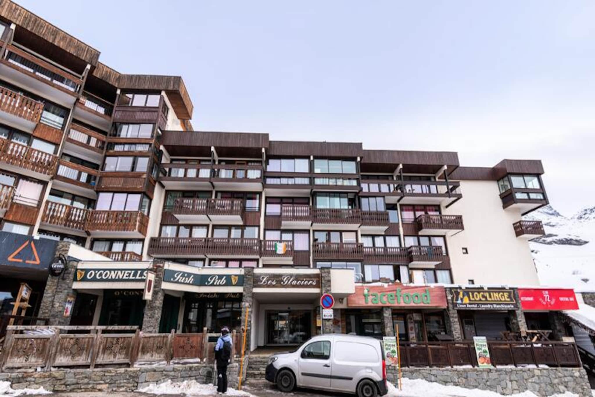 VAL THORENS rental: studio for 4 people with sunny balcony, young and lively district