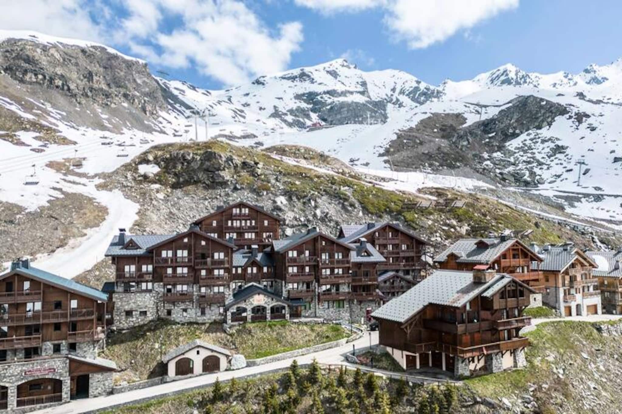Apartment in Val Thorens with Pool & Sauna