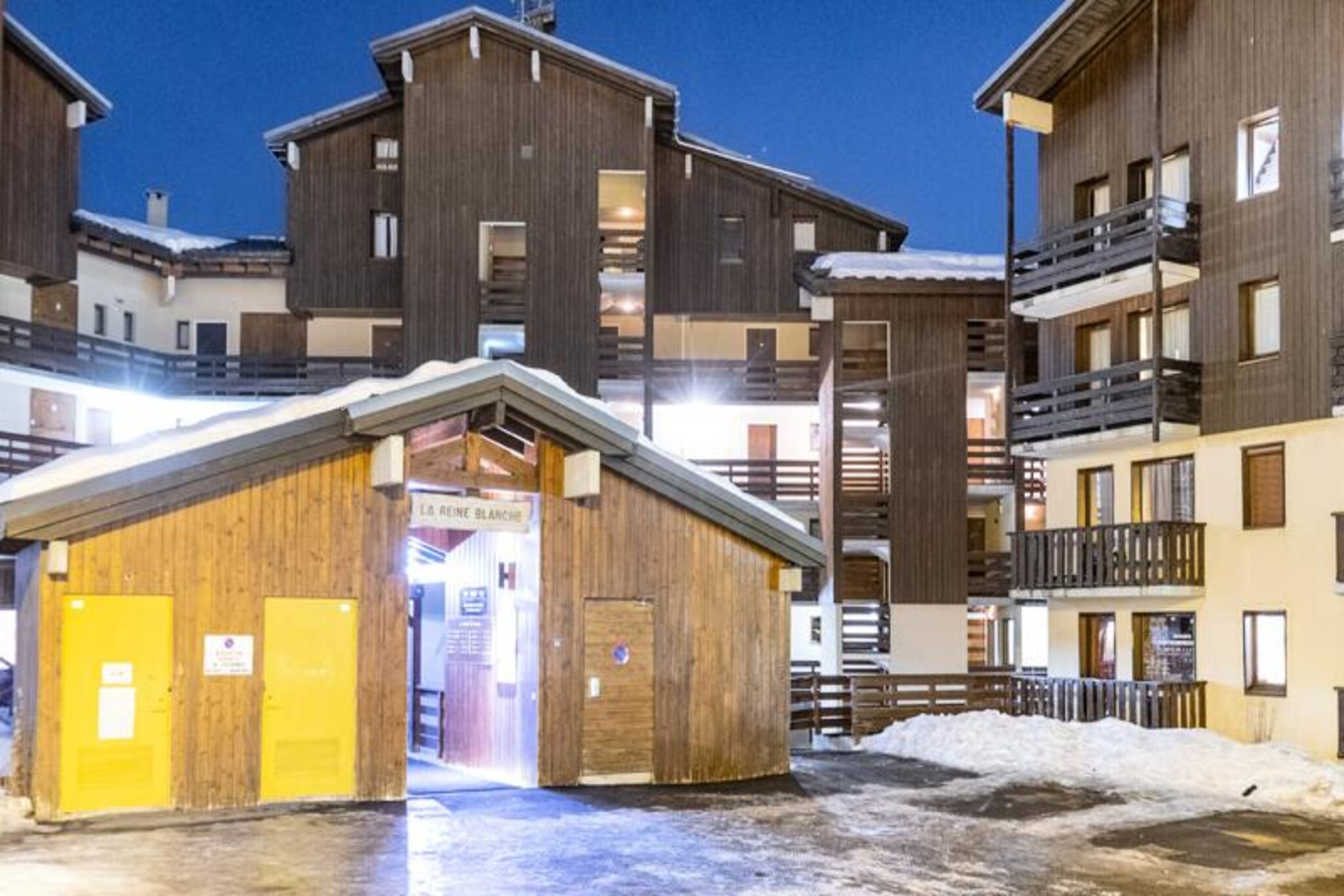 Apartment in Val Thorens with Slope Access