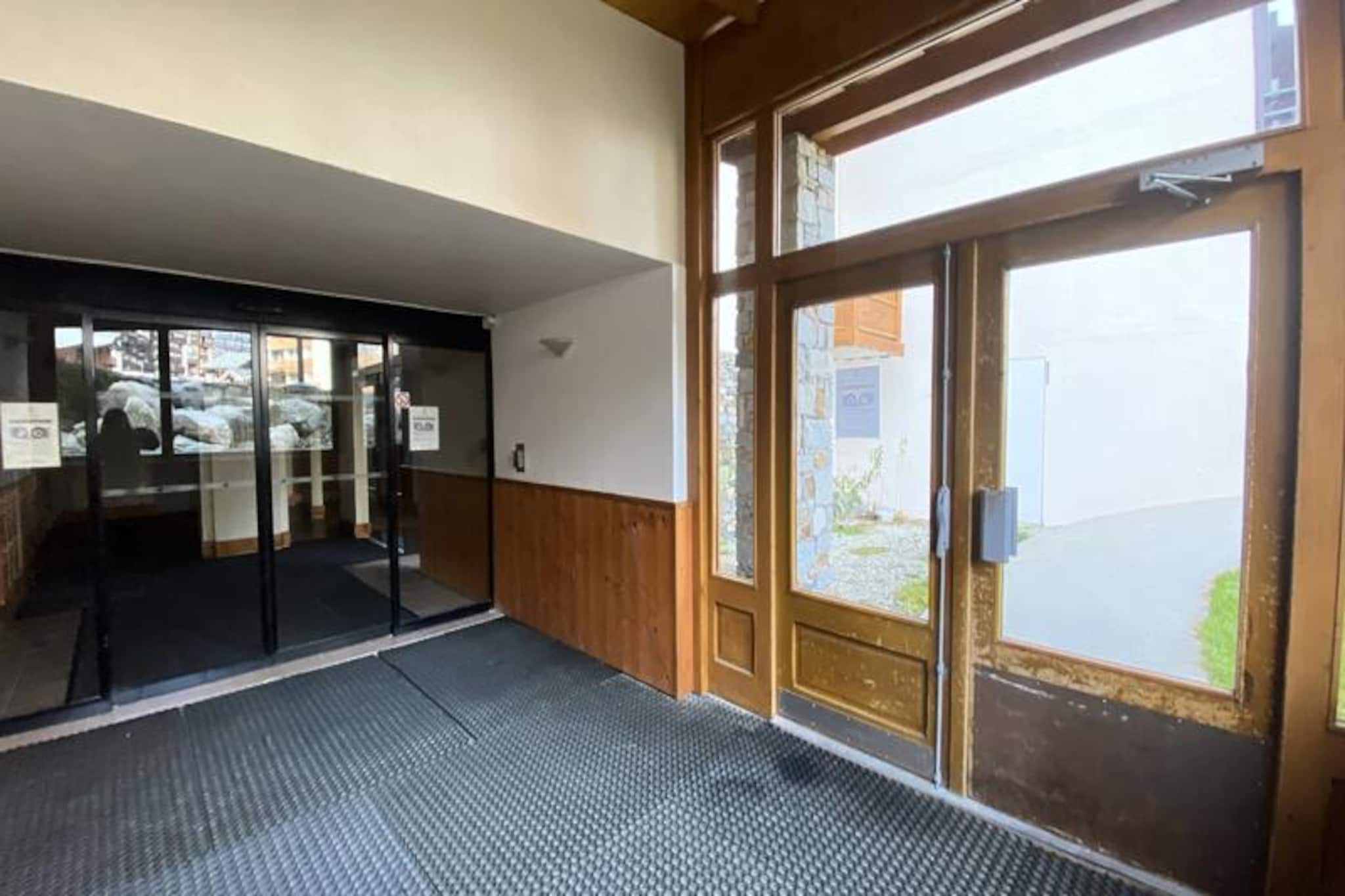 VAL THORENS rental: spacious 2-room apartment for 6 with 3 sunny balconies (45 m2)