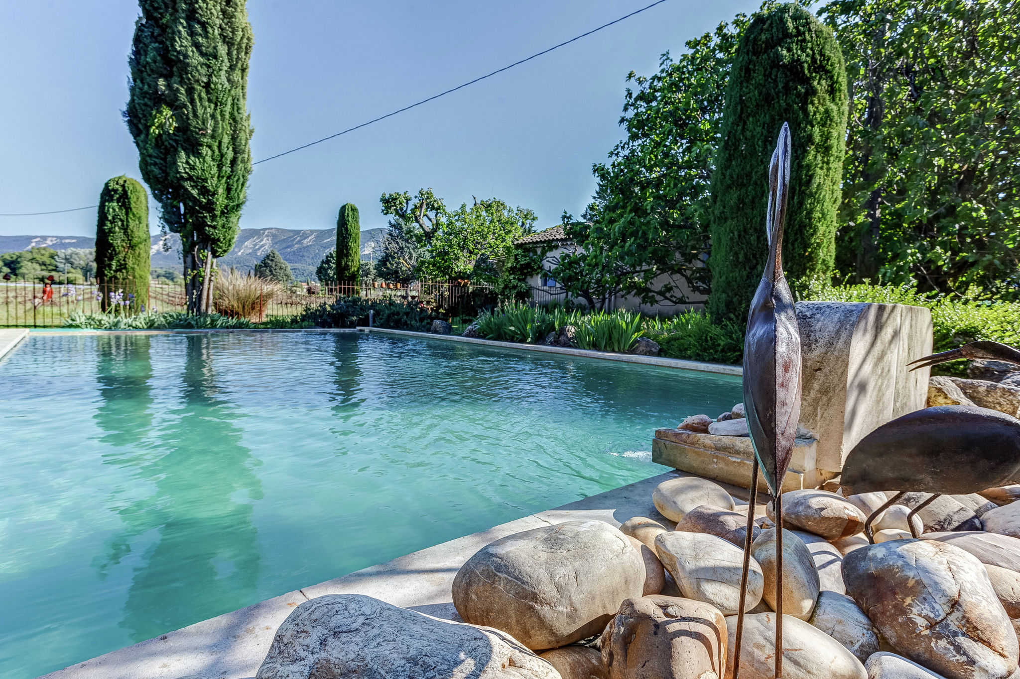 Karakteristieke woning in de Provence met gedeeld zwembad