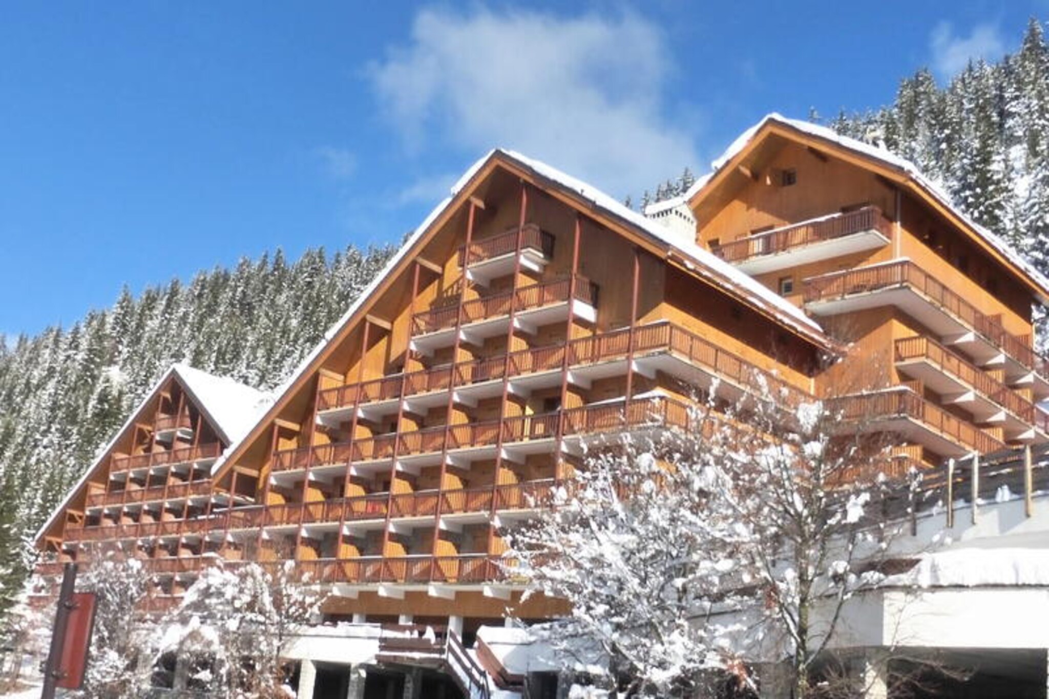 Very nice 5-room apartment for 8 people located in the Méribel Plateau district, close to shops and the slopes