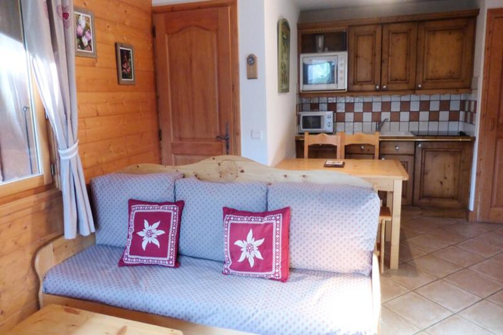 Vacuum Cleaner, Living room(TV, dining table), Kitchen(electric kettle, toaster, microwave, dishwasher, fridge, dishes and cutlery), bedroom(double bed), bedroom(bunk bed), bathroom(shower, washbasin), ski storage, Parking, balcony, heating, terrace, hairdryer