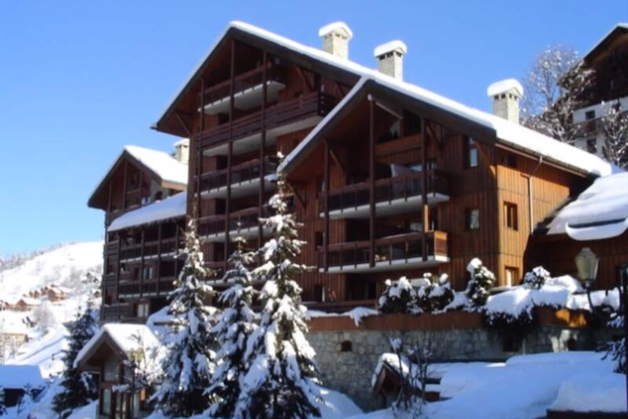 Charming 4-room duplex apartment for 8 people located in the center of Méribel, close to shops