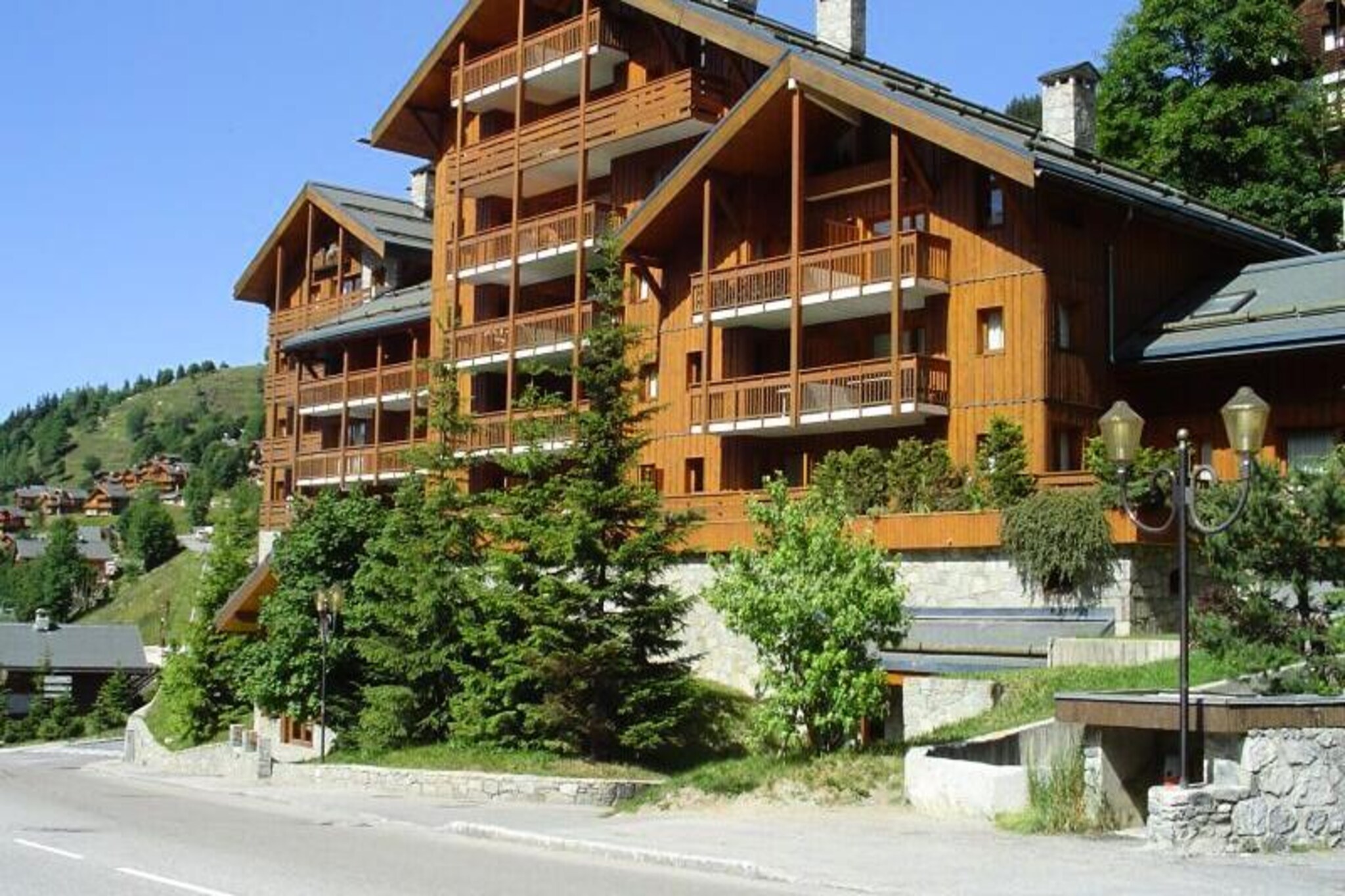 In the heart of the French Alps, this charming duplex apartment in Méribel offers a perfect blend of alpine tradition and modern comfort. With its west-facing terrace, you can soak in breathtaking views of the resort and surrounding peaks, whether you're visiting for a winter ski adventure or a serene summer retreat. Located just five minutes from the slopes and close to the village center, this residence ensures convenience and ease for your mountain getaway. The nearby shuttle bus stop makes exploring the area effortless, while the outdoor swimming pool in summer adds a refreshing touch to your stay.
Spread across 73m², this cozy apartment is designed to accommodate up to eight guests. The first floor features three inviting bedrooms, including a master bedroom with a balcony and double bed, a twin bedroom, and a third room with a single bed and bunk beds. The ground floor boasts a spacious living area with a sofa bed, a wood-burning stove for added warmth, and a fully equipped kitchen with modern appliances such as a ceramic hob, oven, microwave, and dishwasher. Two bathrooms, one with a bathtub and another with a shower, ensure comfort for all guests, along with two separate toilets. Additional amenities include Wi-Fi, a television, a covered garage, and a ski storage room, making it ideal for families or groups.
Méribel is a paradise for outdoor enthusiasts, offering world-class skiing in winter and scenic hiking trails in summer. The residence’s proximity to local shops, restaurants, and ski lifts ensures you’re never far from the action. After a day on the slopes or exploring the alpine meadows, return to the warmth of your apartment and unwind by the fire. Whether you're here to carve through fresh powder or bask in the tranquility of the mountains, this duplex promises an unforgettable alpine experience.