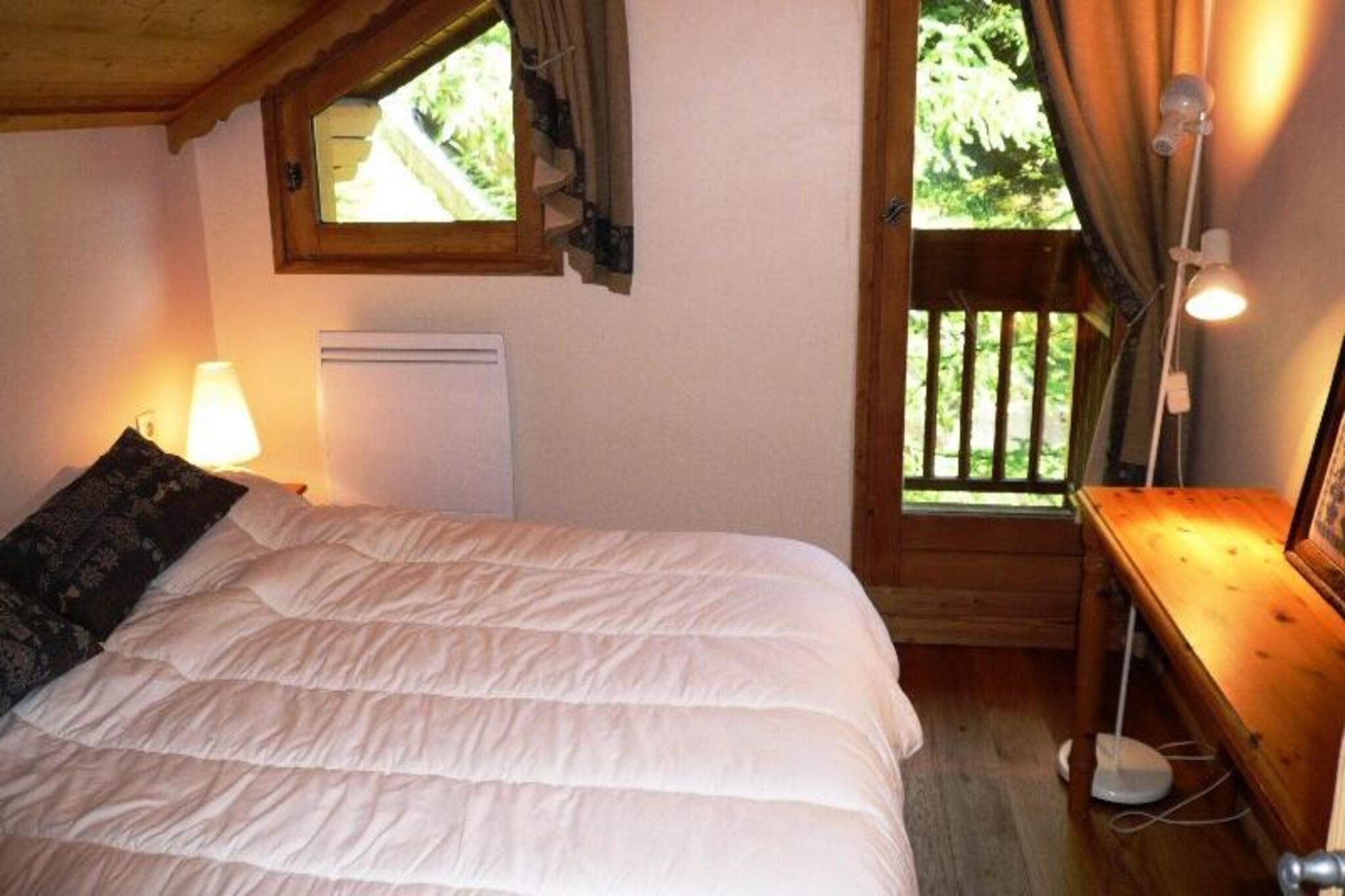Charming 4-room duplex apartment for 8 people located in the center of Méribel, close to shops
