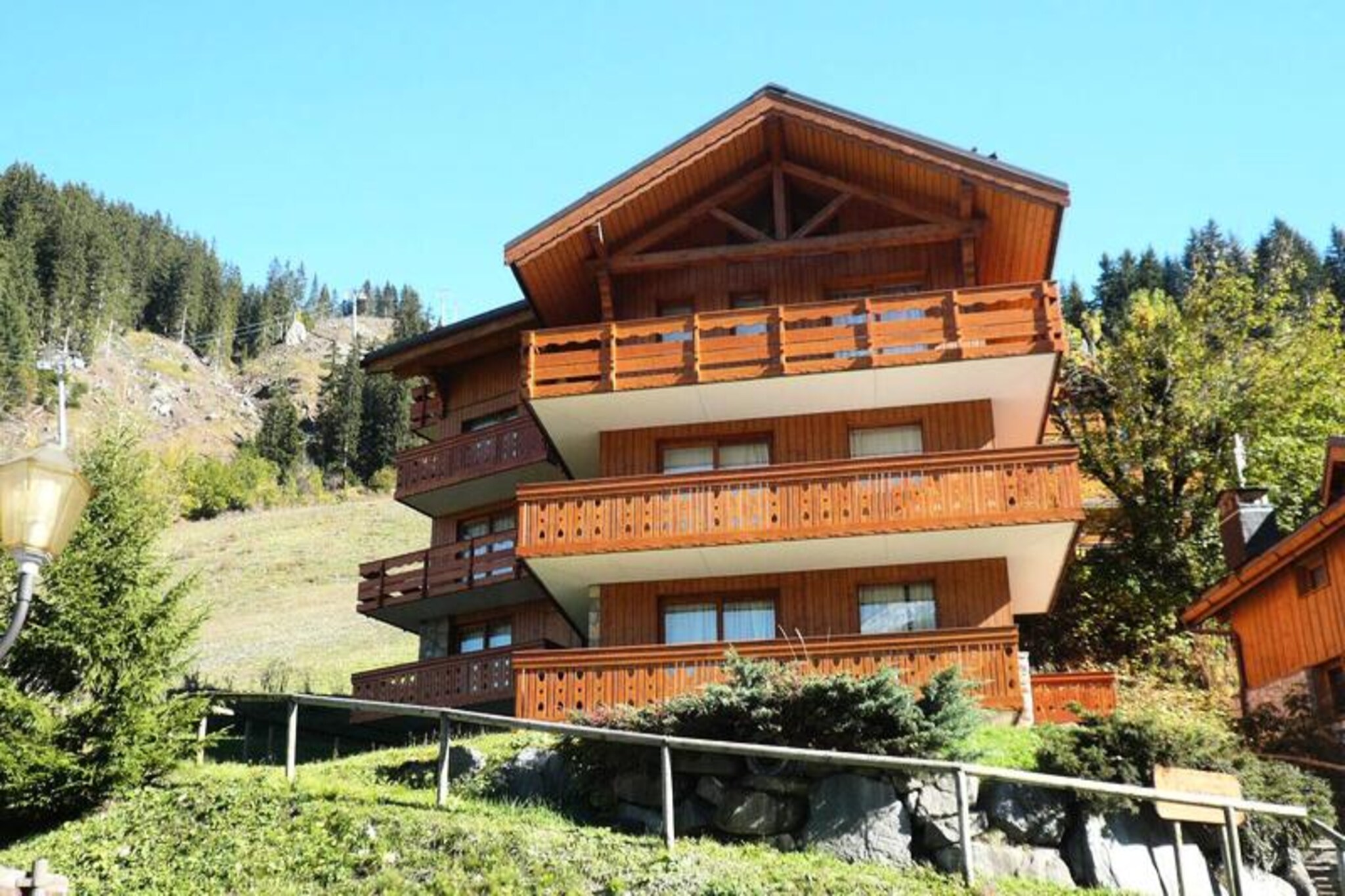 Large, sunny apartment just steps from the slopes
