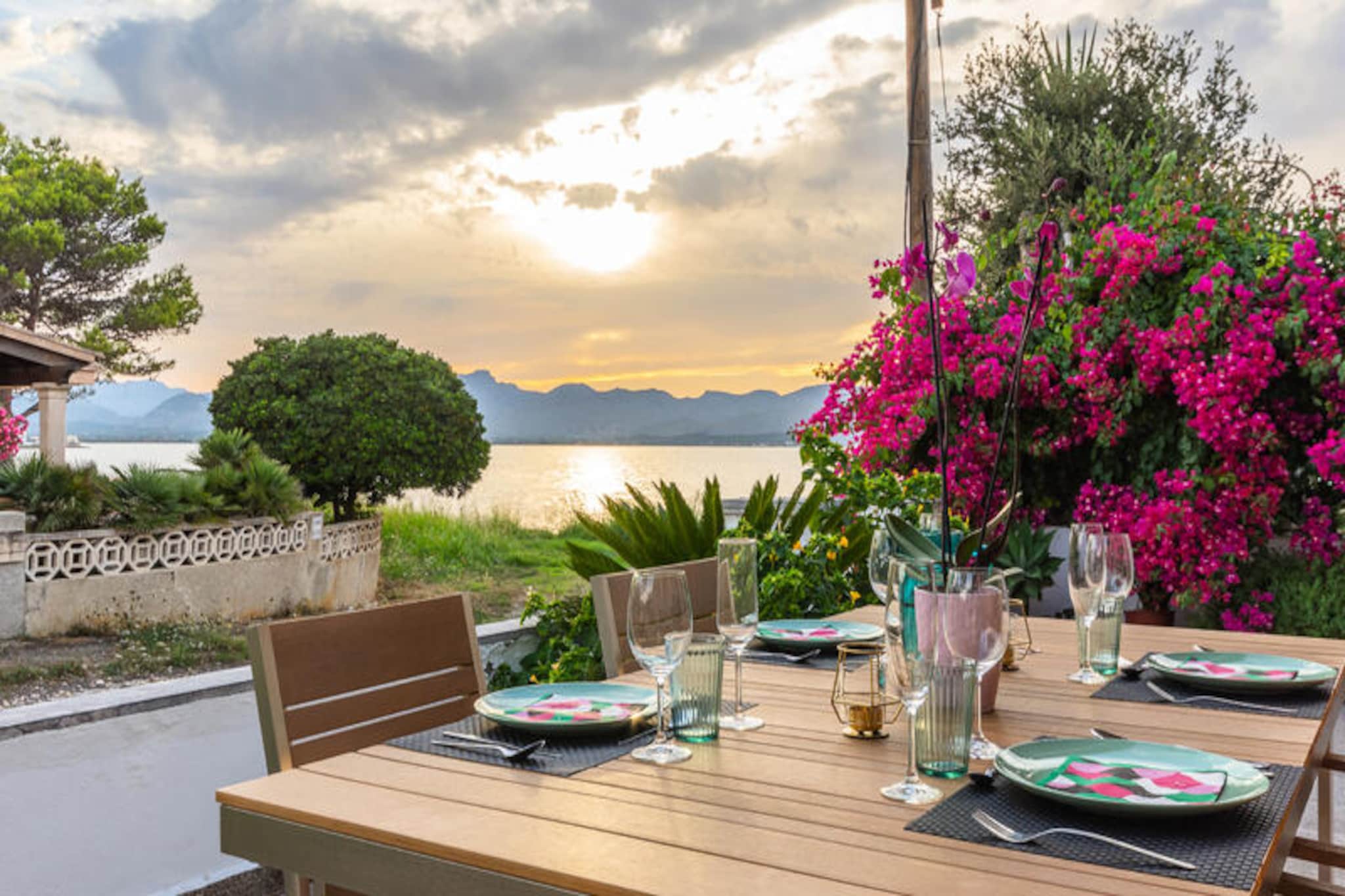 Villa in Manresa with Beachfront Access
