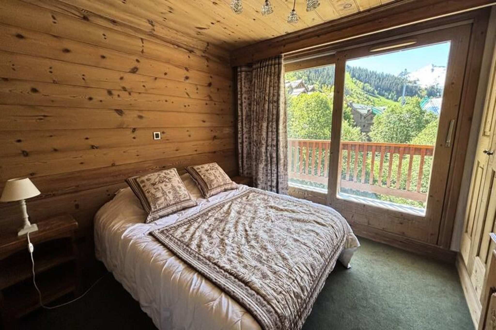 3-room apartment for 6 people located in the center of Méribel close to shops and ski slopes