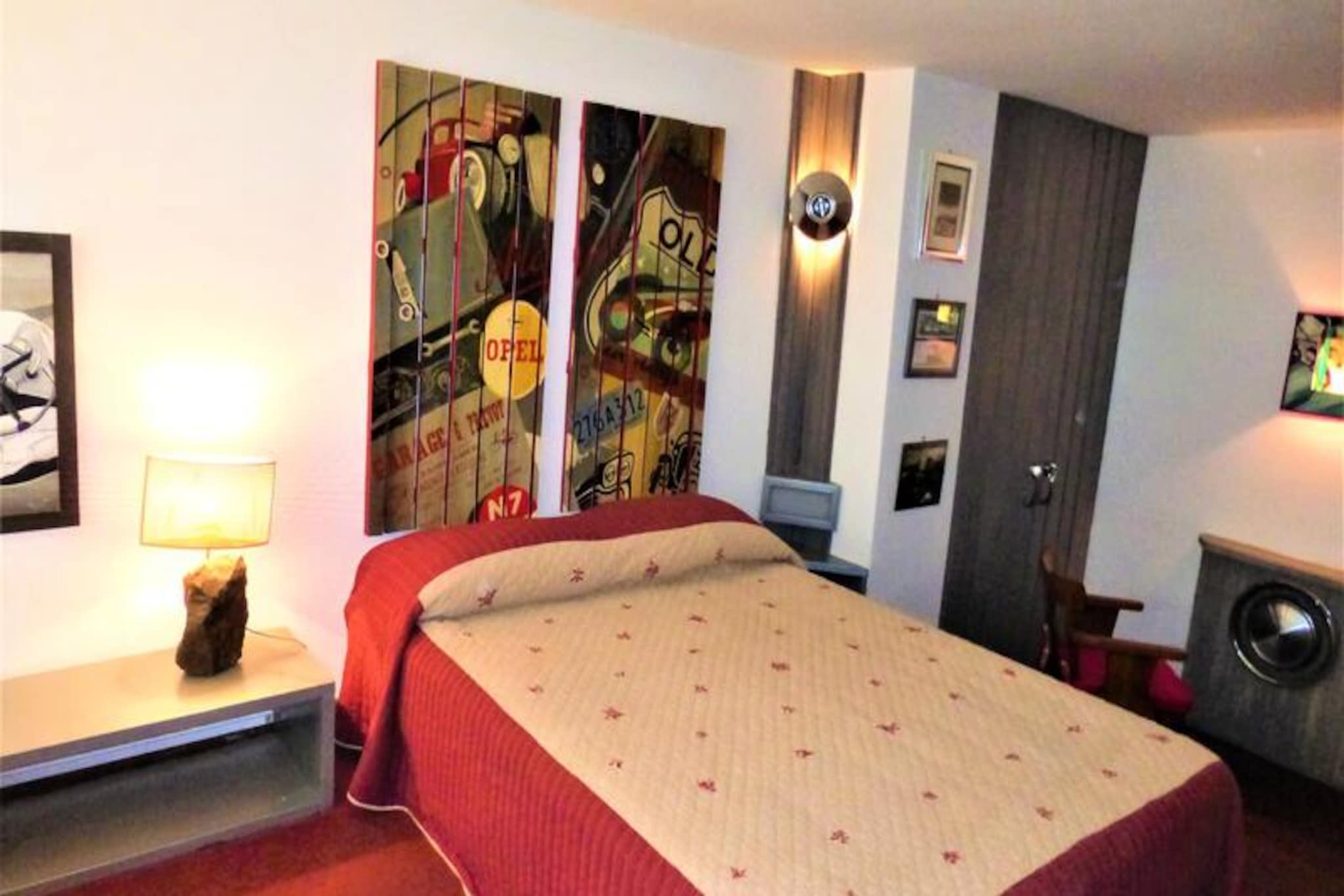 Spacious duplex for 4 people located in Méribel center close to shops