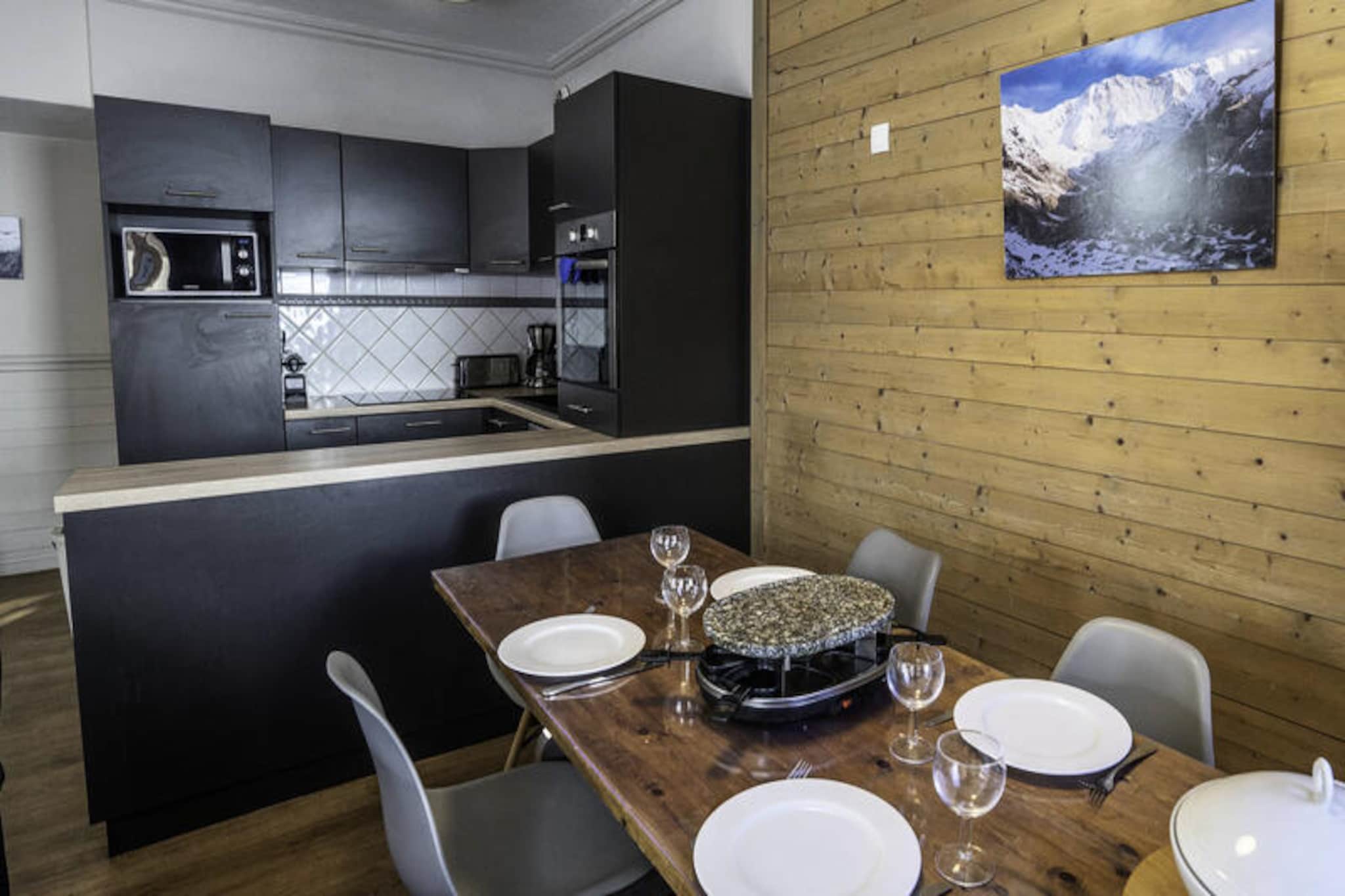 Comfortable family apartment with swimming pool