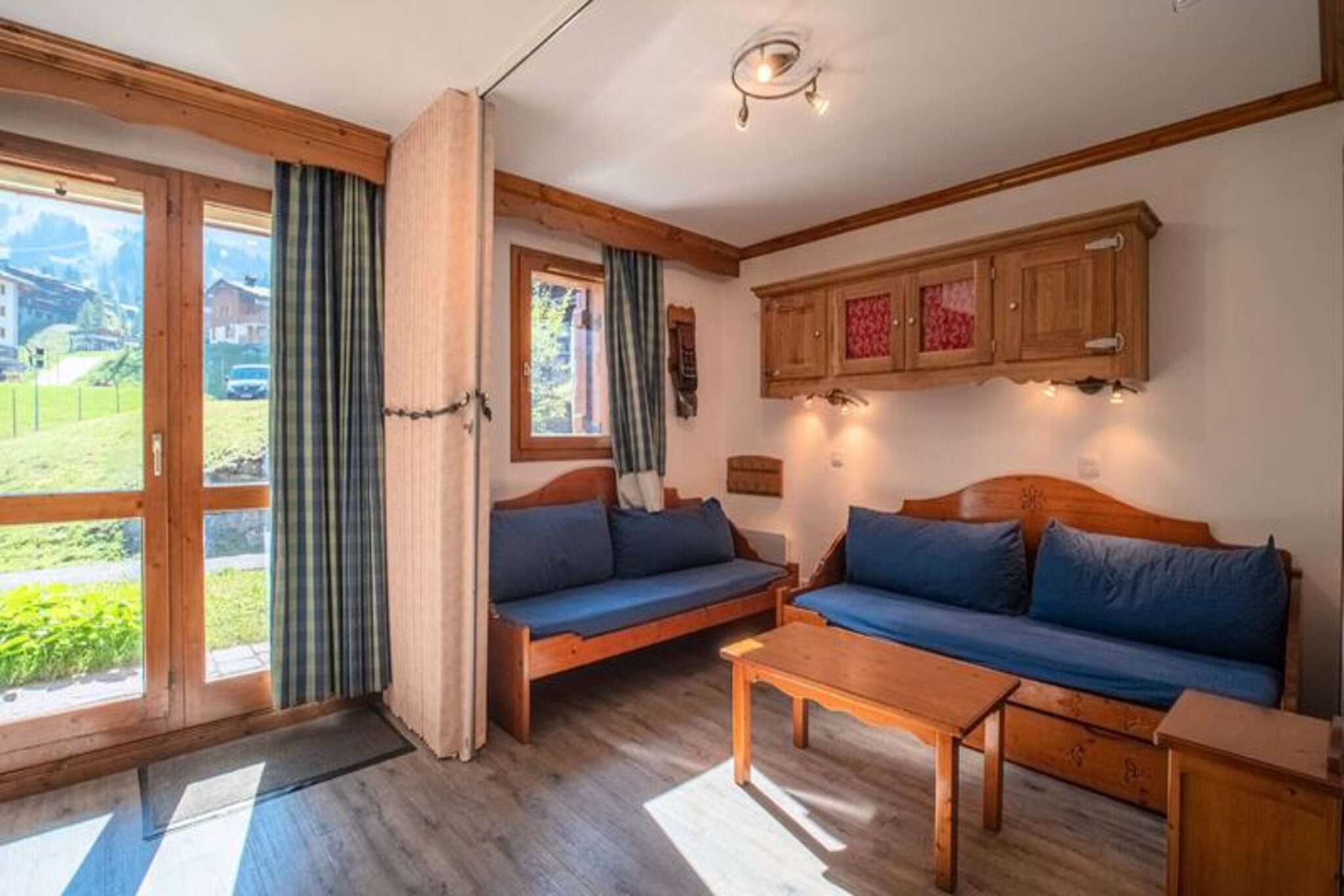 Step into the charm of the French Alps with this cozy studio apartment, perfectly situated in the heart of the resort. Just 200 meters from the ski slopes and lifts, and a short stroll to the vibrant resort center, this ground-floor retreat offers the ideal base for your alpine adventures. Whether you're here to carve through fresh powder or enjoy the lively après-ski scene, every moment promises unforgettable memories. The south-facing terrace invites you to soak in the breathtaking views of the slopes, a perfect backdrop for your morning coffee or evening relaxation. \n\nInside, the 32m² apartment is thoughtfully designed to maximize comfort and functionality. The open-plan kitchen comes fully equipped with modern appliances, including a dishwasher, ceramic hob, microwave, and even a fondue set for a true alpine dining experience. The dining area comfortably seats up to five guests, while the living room can be cleverly divided into two separate sleeping areas. With a pull-out sofa bed, a single sofa bed, and a larger sofa bed, the apartment accommodates up to five guests with ease. A TV adds to the cozy ambiance, while the bathroom and separate toilet ensure convenience for all.\n\nThe residence \