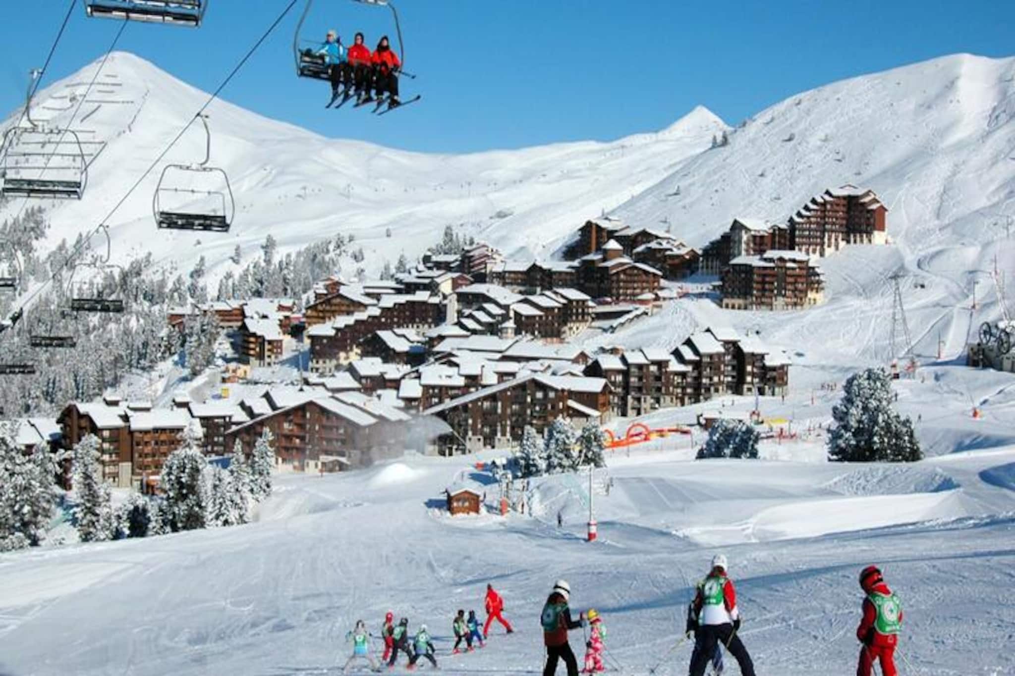 Charming apartment · Ski-in ski-out · Slope view · Balcony
