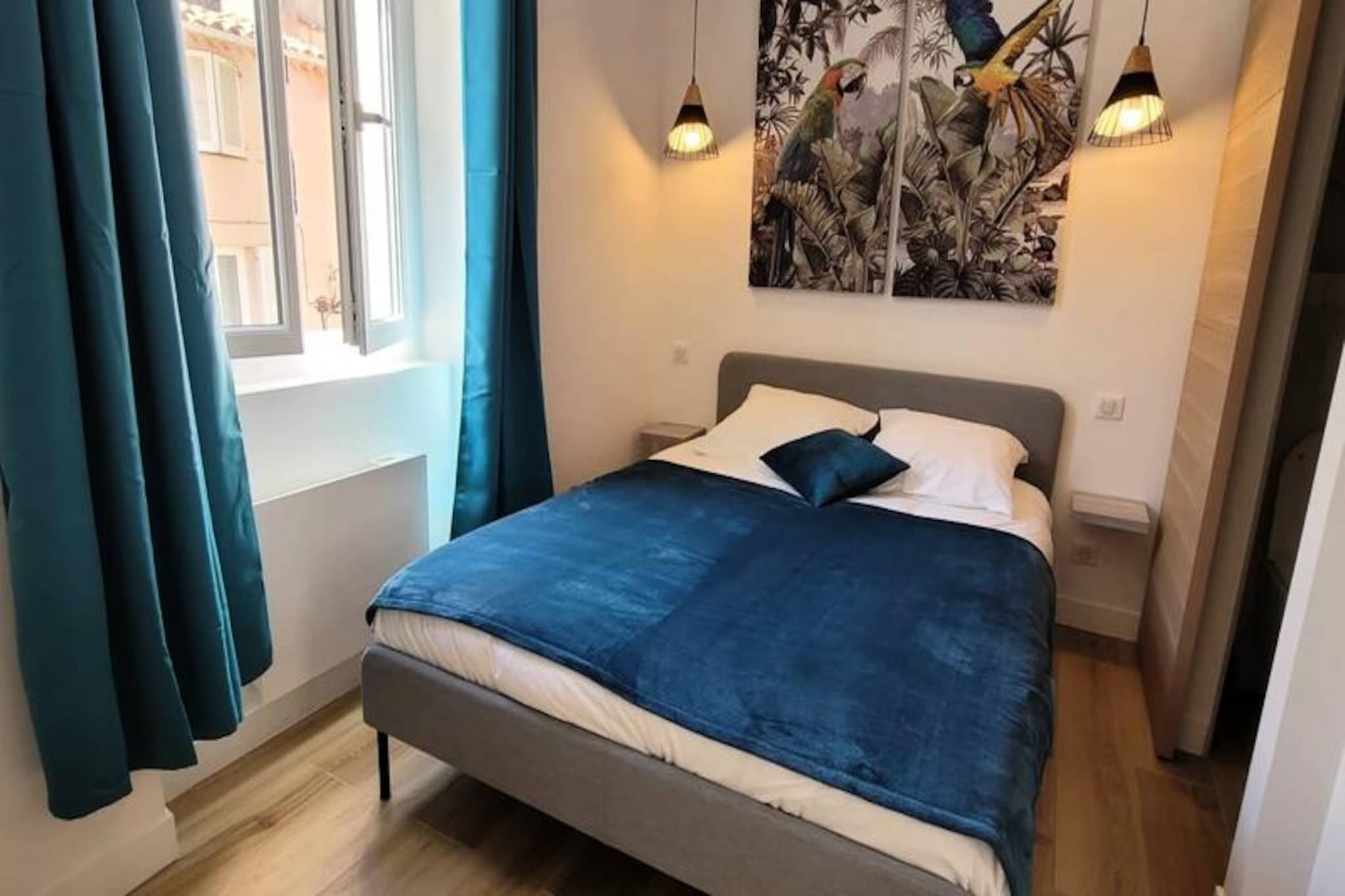 Apartment in Old Antibes near the Sea
