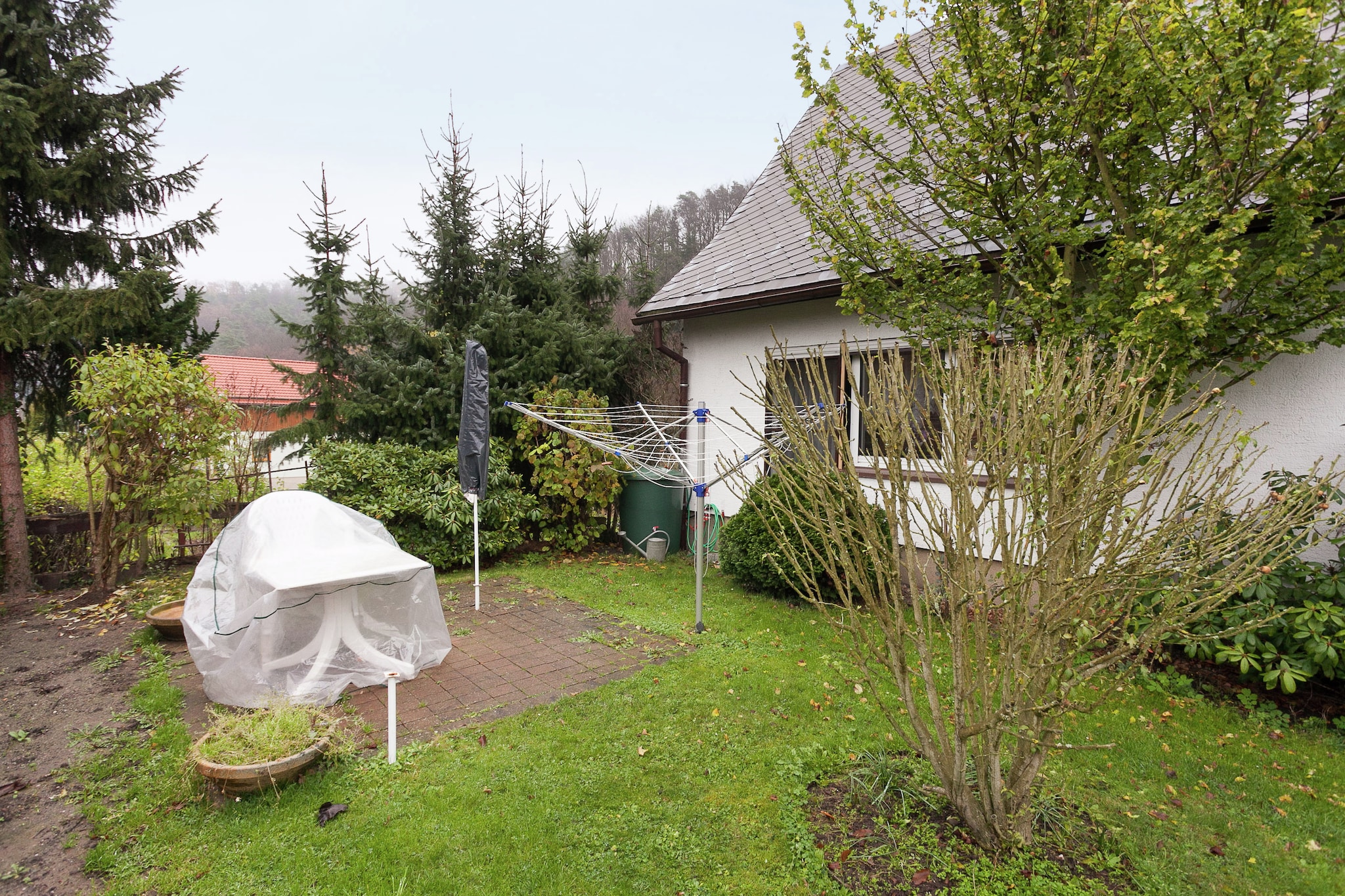Ferienwohnung mit Kamin Am Waldrand-Gardens in summer