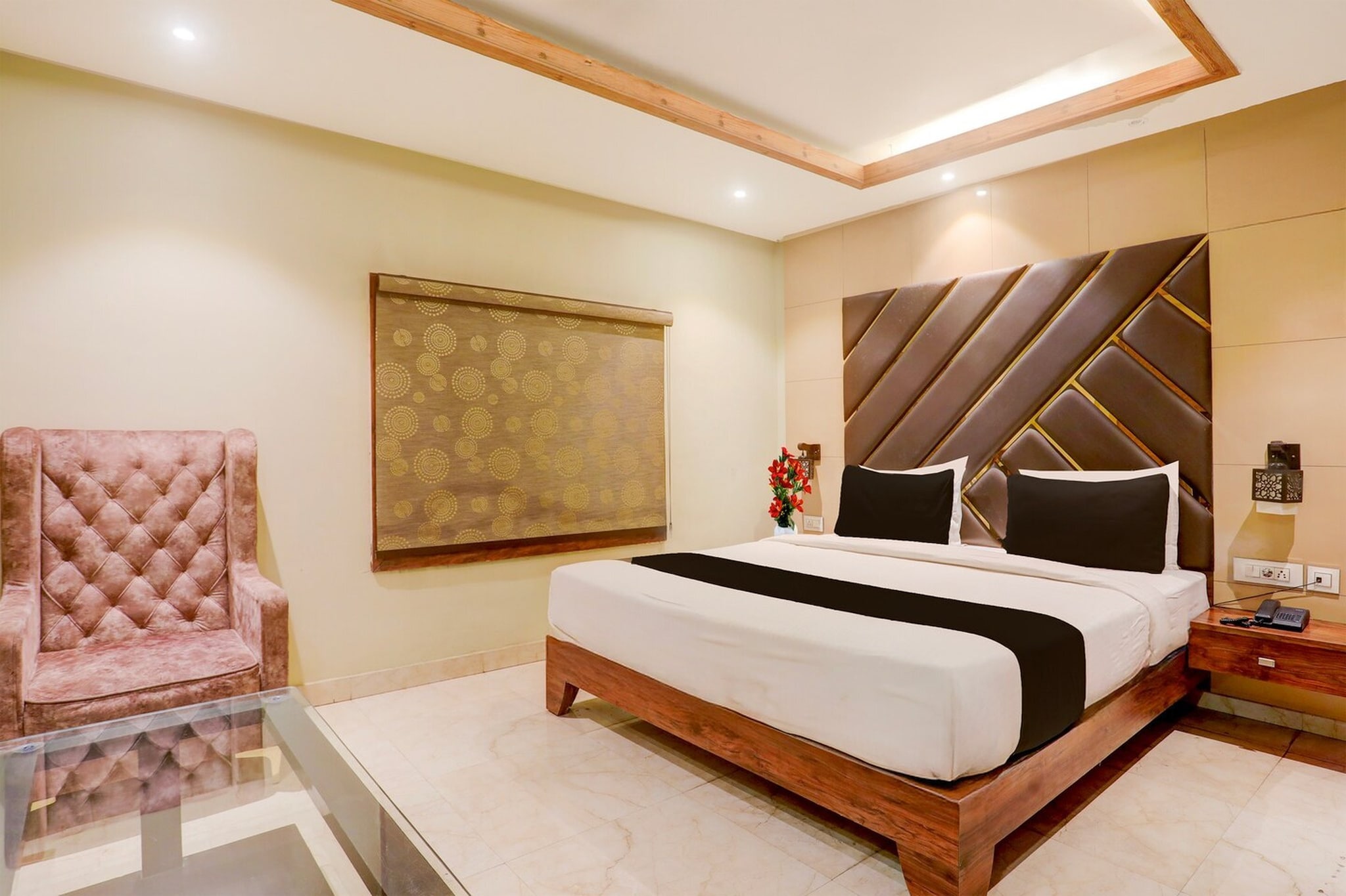 Set in DÄnÄpur, Bihar region, Townhouse Oak Amity University Patna Formerly The Golden Crown is located 10 km from Patna Railway Station. Featuring a restaurant, the 4-star hotel has air-conditioned rooms with free WiFi, each with a private bathroom. The accommodation offers room service, a 24-hour front desk and luggage storage for guests.
At the hotel, all rooms include a desk. All guest rooms at Townhouse Oak Amity University Patna Formerly The Golden Crown come with a seating area and a flat-screen TV with satellite channels.
Jay Prakash Narayan Airport is 4 km from the property.
Early Check-In Policy: A full day’s room rate will be charged for check-ins before 6:00 AM. Complimentary early check-in is available between 6:00 AM and 10:00 AM, subject to room availability.
Check-in is only available to guests aged 18 and above. Please provide a government-issued ID to confirm your age.
1. Unmarried couples are warmly welcome at this property.
2. Guests with local ID proof are warmly welcome.
3.Foreign guests are welcome and allowed to stay at this property without any restrictions