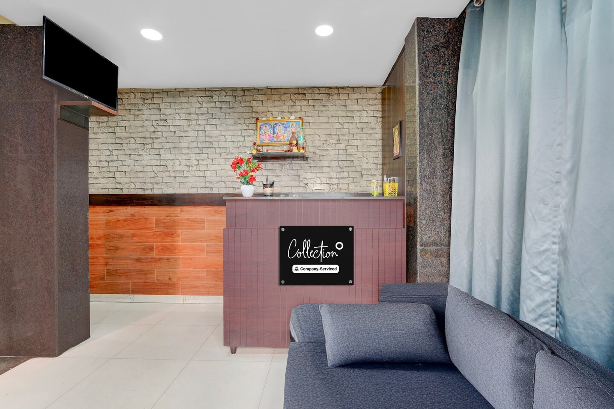 Ground floor: (bedroom(double bed, TV, seating area, air conditioning, telephone), bathroom(bathtub or shower, washbasin, toilet, Towels incl., shampoo, body soap, hot water), lift)