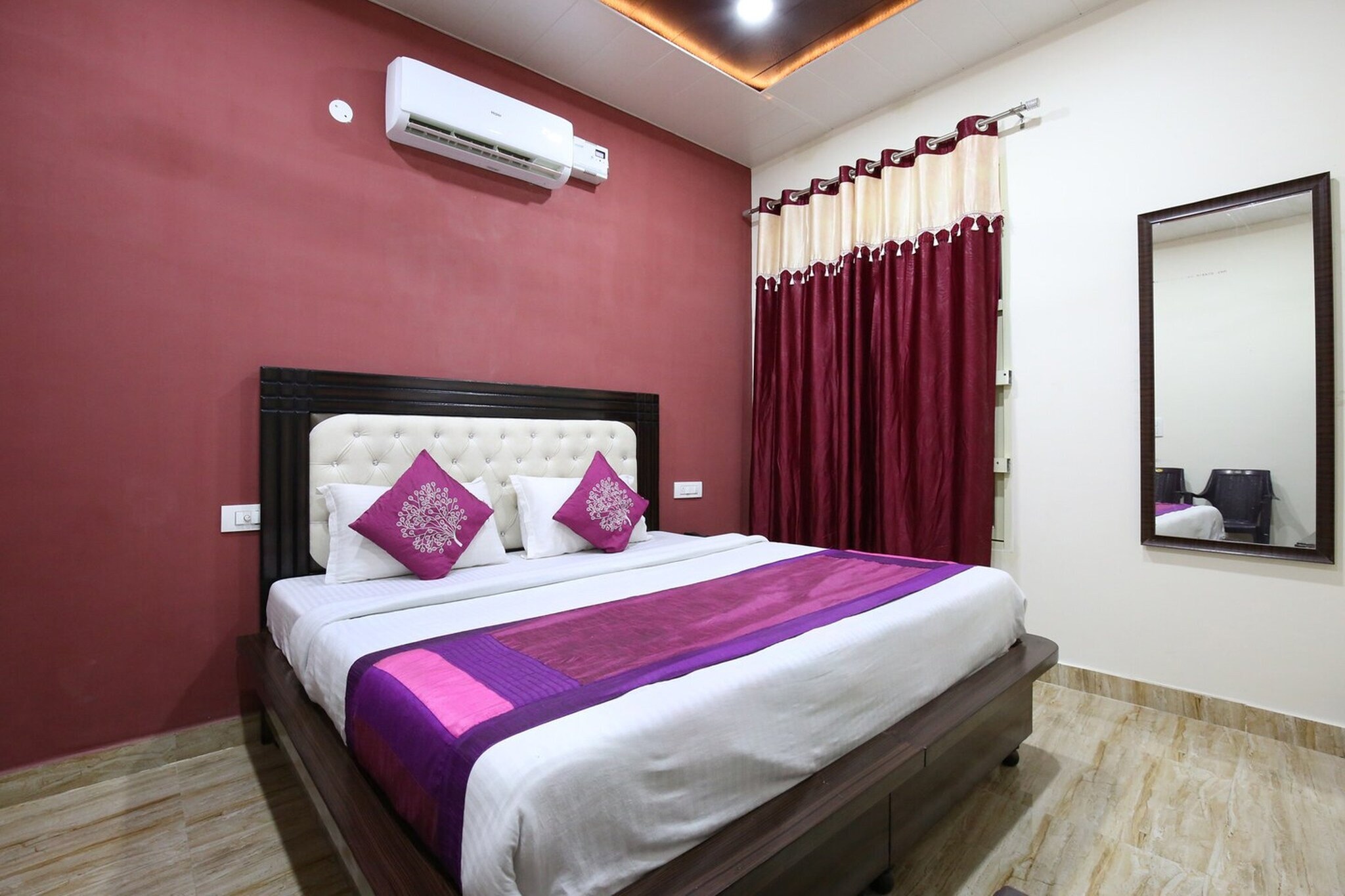 Located within 13 km of Rock Garden and 9.3 km of ChhattBir Zoo, Hotel O Zirakpur City Court Complex Formerly The Platinum offers rooms in Zirakpur. Featuring a shared lounge, the 3-star hotel has air-conditioned rooms with free WiFi, each with a private bathroom. The accommodation provides a shared kitchen, room service and luggage storage for guests.
At the hotel, each room has a desk. Guest rooms at Hotel O Zirakpur City Court Complex Formerly The Platinum are equipped with a seating area and a flat-screen TV with satellite channels.
Speaking both English and Hindi, staff at the reception can help you plan your stay.
Sukhna Lake is 12 km from the accommodation, while Mohali Cricket Stadium is 15 km away. Chandigarh Airport is 3 km from the property.
Unmarried couples are warmly welcome at this property.
Guests with local ID proof are warmly welcome.
Apologies, but we are currently unable to host foreign nationals at this property.
Early Check-In Policy: A full day’s room rate will be charged for check-ins before 6:00 AM. Complimentary early check-in is available between 6:00 AM and 10:00 AM, subject to room availability.
Check-in is only available to guests aged 18 and above. Please provide a government-issued ID to confirm your age.