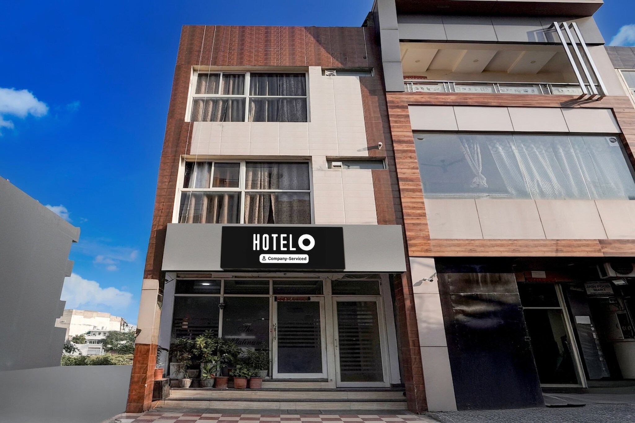 Ground floor: (bedroom(double bed, TV, seating area, air conditioning, telephone), bathroom(bathtub or shower, washbasin, toilet, Towels incl., shampoo, body soap, hot water))