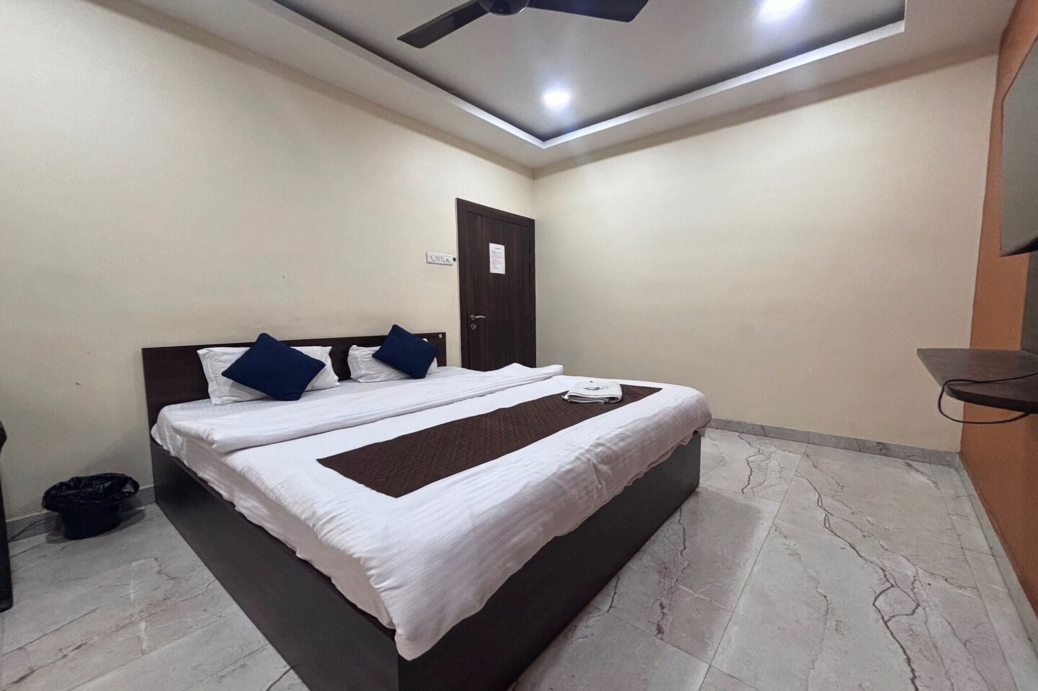 Set within 14 km of Kamakhya Temple and 6.2 km of ISKCON Guwahati, Collection O GNRC Hospital Dispur Formerly Shree Vinayak Guest House offers rooms with air conditioning and a private bathroom in Guwahati. This 3-star hotel offers room service, a 24-hour front desk and free WiFi. The hotel features family rooms.

The units at the hotel come with a seating area, a flat-screen TV with satellite channels and a private bathroom with free toiletries and a bath or shower. All units feature a desk.

Indira Gandhi Athletic Stadium is 6.5 km from Collection O GNRC Hospital Dispur Formerly Shree Vinayak Guest House, while Guwahati Zoo is 6.6 km away. Lokpriya Gopinath Bordoloi International Airport is 24 km from the property.

Unmarried couples are warmly welcome at this property.
Guests with local ID proof are warmly welcome.
Apologies, but we are currently unable to host foreign nationals at this property.
Early Check-In Policy: A full dayâ€™s room rate will be charged for check-ins before 6:00 AM. Complimentary early check-in is available between 6:00 AM and 10:00 AM, subject to room availability.
 
Check-in is only available to guests aged 18 and above. Please provide a government-issued ID to confirm your age.