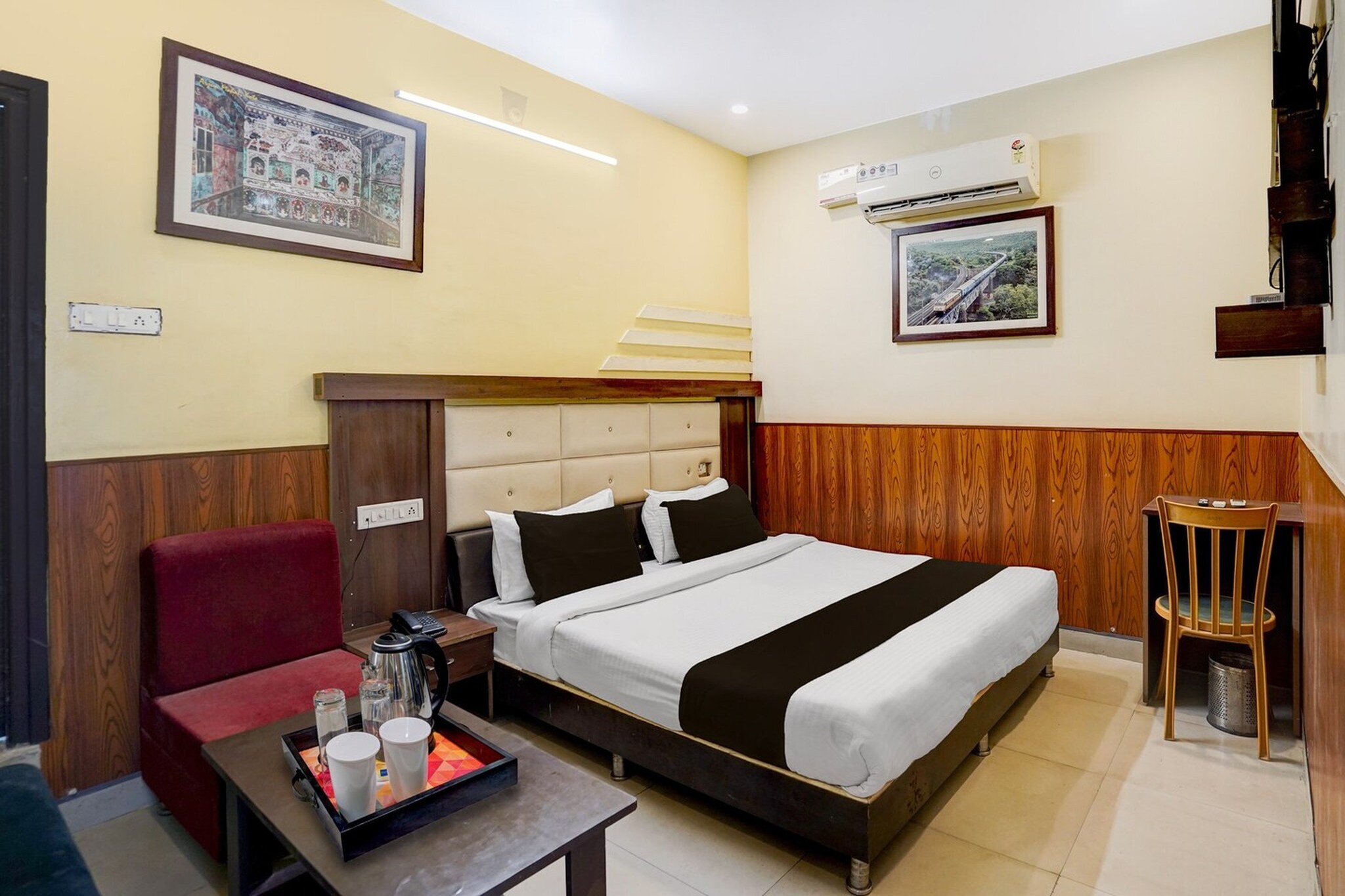 Set in Kota and with Jal Mandir reachable within 1.6 km, Collection O Jhalwar Road offers a shared lounge, non-smoking rooms, free WiFi throughout the property and a bar. The property is situated 7.7 km from Kota Railway Station, 7.7 km from Kota Junction and 37 km from Bundi Railway Station. The accommodation features room service, a 24-hour front desk and luggage storage for guests.
The units at the hotel come with a seating area, a flat-screen TV with satellite channels and a private bathroom with free toiletries and a bath or shower. All rooms at Collection O Jhalwar Road feature air conditioning and a desk.
Chaurasi Khambon ki Chhatri is 39 km from the accommodation, while Taragarh Fort is 41 km away.
Unmarried couples are warmly welcome at this property.
Guests with local ID proof are warmly welcome.
Early Check-In Policy: A full day’s room rate will be charged for check-ins before 6:00 AM. Complimentary early check-in is available between 6:00 AM and 10:00 AM, subject to room availability.
Check-in is only available to guests aged 18 and above. Please provide a government-issued ID to confirm your age.
