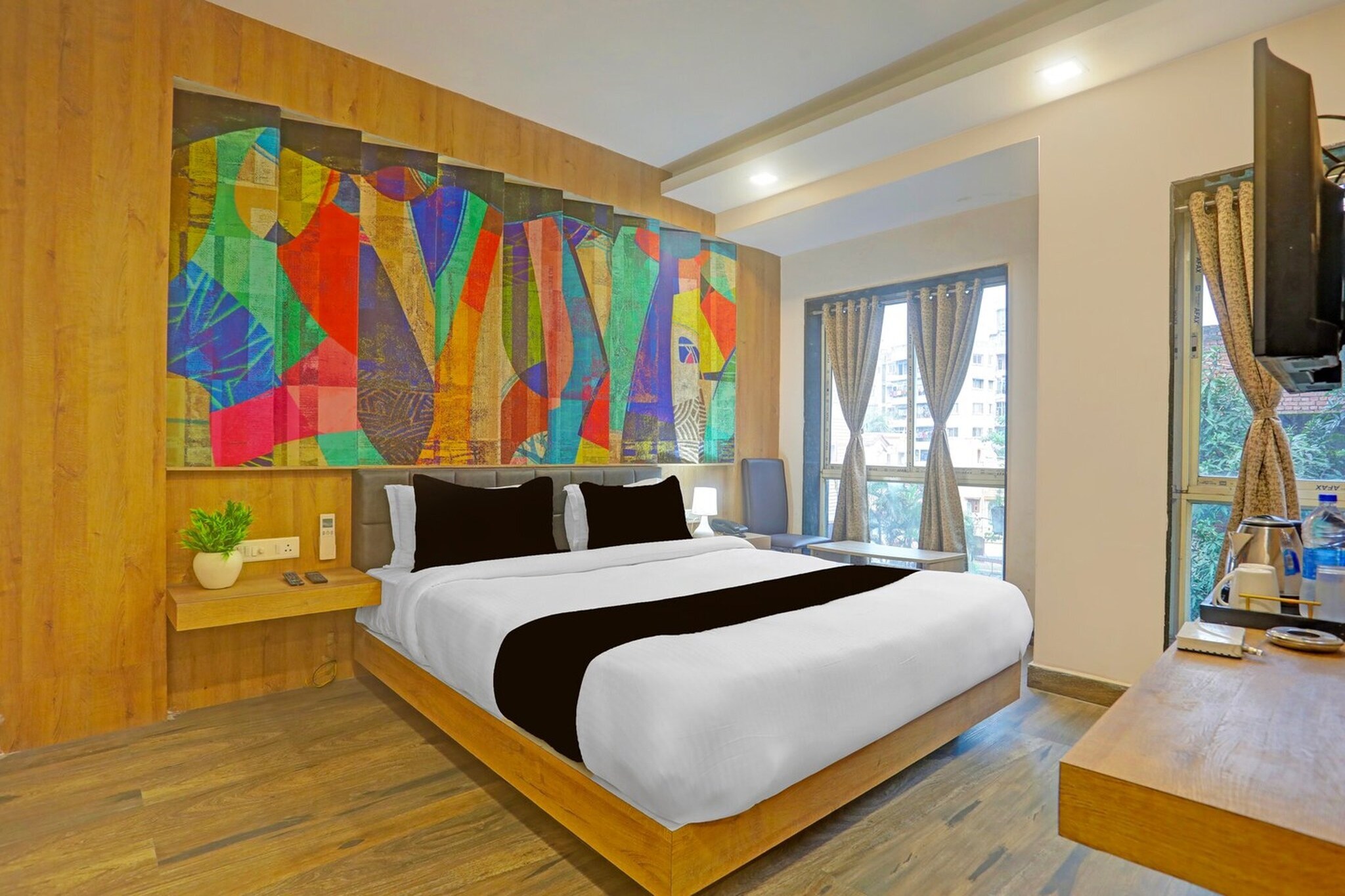 Townhouse Oak City Centre Dhanbad Formerly Hotel Kuber Inn features accommodation in DhanbÄd. This 4-star hotel offers room service and a 24-hour front desk. The hotel has family rooms.

The rooms at the hotel are fitted with a seating area, a flat-screen TV with satellite channels and a private bathroom with free toiletries and a bath or shower. All units at Townhouse Oak City Centre Dhanbad Formerly Hotel Kuber Inn have air conditioning and a desk.

Kazi Nazrul Islam Airport is 93 km from the property.

Unmarried couples are warmly welcome at this property.
Guests with local ID proof are warmly welcome.
Foreign guests are welcome and allowed to stay at this property without anyÂ restrictions
Early Check-In Policy: A full dayâ€™s room rate will be charged for check-ins before 6:00 AM. Complimentary early check-in is available between 6:00 AM and 10:00 AM, subject to room availability.
 
Check-in is only available to guests aged 18 and above. Please provide a government-issued ID to confirm your age.