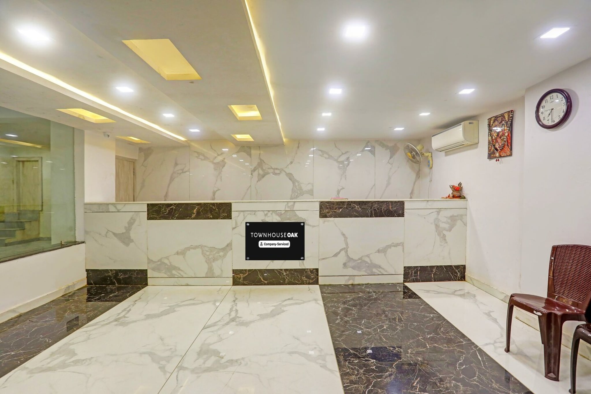 Ground floor: (bedroom(double bed, TV, seating area, air conditioning, telephone), bathroom(bathtub or shower, washbasin, toilet, Towels incl., shampoo, body soap, hot water))