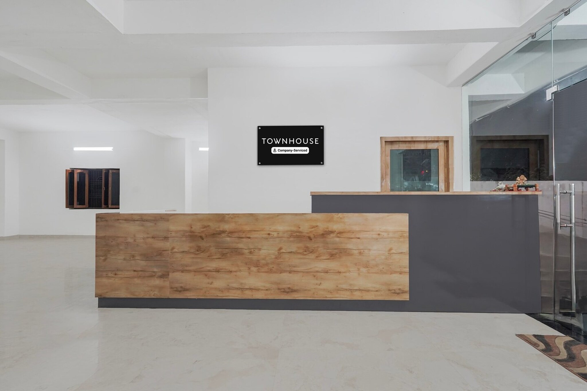 Ground floor: (bedroom(double bed, TV, seating area, air conditioning, telephone), bathroom(bathtub or shower, shower, washbasin, toilet, Towels incl., shampoo, body soap, hot water), lift)