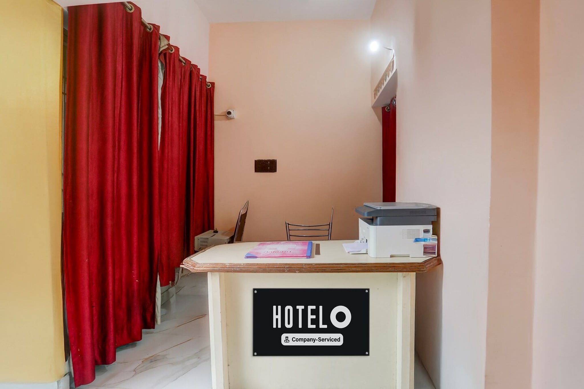 Ground floor: (bedroom(double bed, TV, seating area, air conditioning, telephone), bathroom(bathtub or shower, washbasin, toilet, Towels incl., shampoo, body soap, hot water))