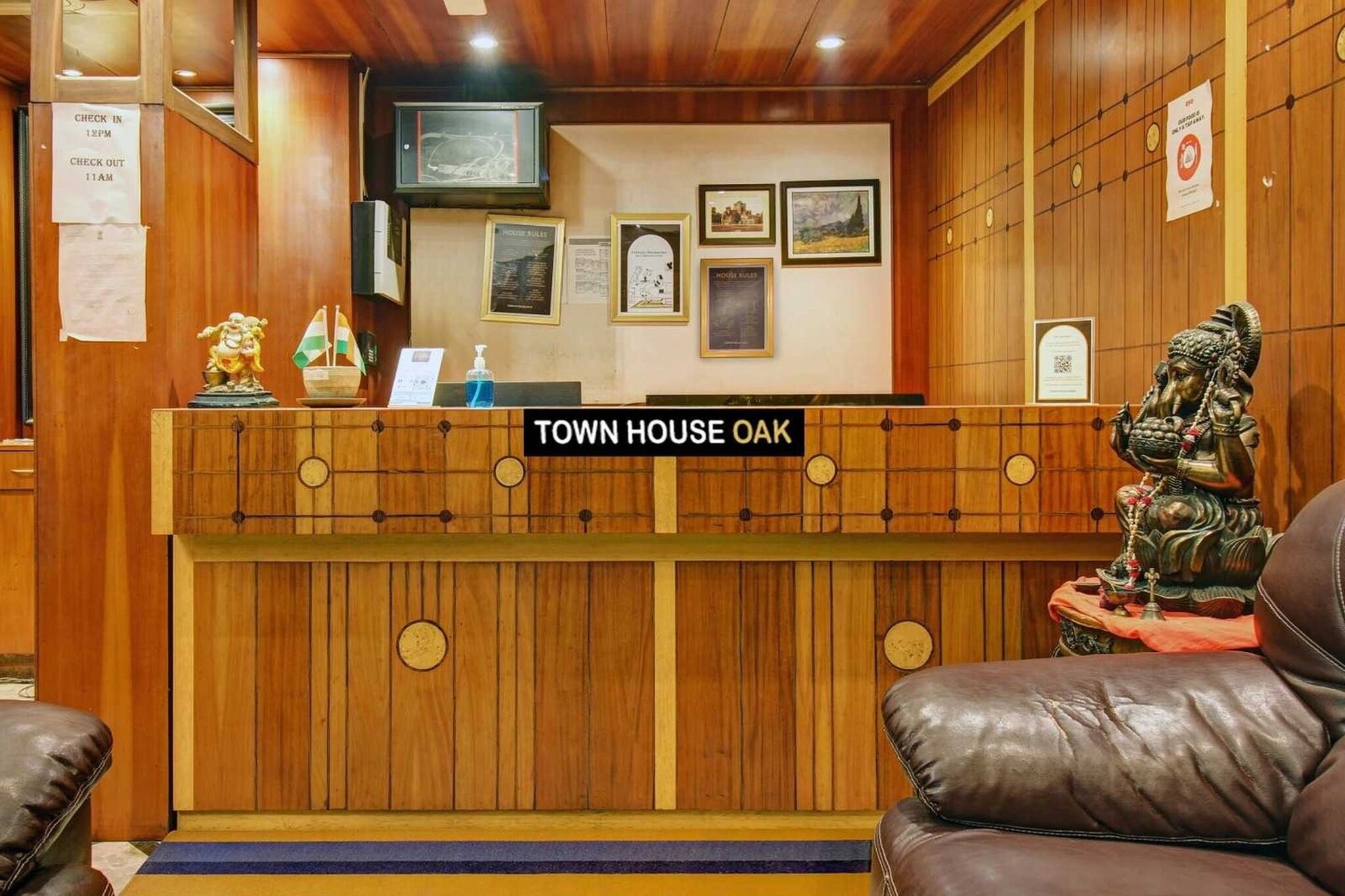 Ground floor: (bedroom(double bed, TV, seating area, air conditioning, telephone), bathroom(bathtub or shower, washbasin, toilet, Towels incl., shampoo, body soap, hot water))