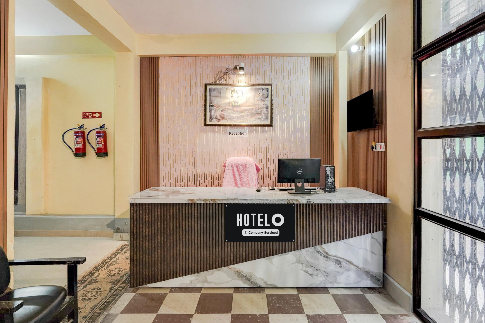Ground floor: (bedroom(double bed, TV, seating area, air conditioning, telephone), bathroom(bathtub or shower, washbasin, toilet, Towels incl., shampoo, body soap, hot water))