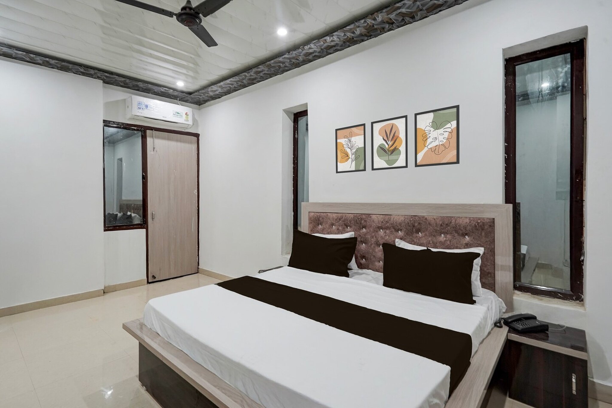 Located within 49 km of Bharatpur Railway Station and 15 km of Mathura Railway Station, Townhouse Oak Char Dham Vrindavan provides rooms with air conditioning and a private bathroom in Jait. Among the facilities at this property are room service and a 24-hour front desk, along with free WiFi throughout the property. The hotel features family rooms.
All units at the hotel are equipped with a seating area, a flat-screen TV with satellite channels and a private bathroom with free toiletries and a bath or shower. The units include a desk.
Wildlife SOS is 50 km from Townhouse Oak Char Dham Vrindavan. Agra Airport is 66 km away.
Unmarried couples are warmly welcome at this property.
Guests with local ID proof are warmly welcome.
Foreign guests are welcome and allowed to stay at this property without any restrictions.
Early Check-In Policy: A full day’s room rate will be charged for check-ins before 6:00 AM. Complimentary early check-in is available between 6:00 AM and 10:00 AM, subject to room availability.
Check-in is only available to guests aged 18 and above. Please provide a government-issued ID to confirm your age.