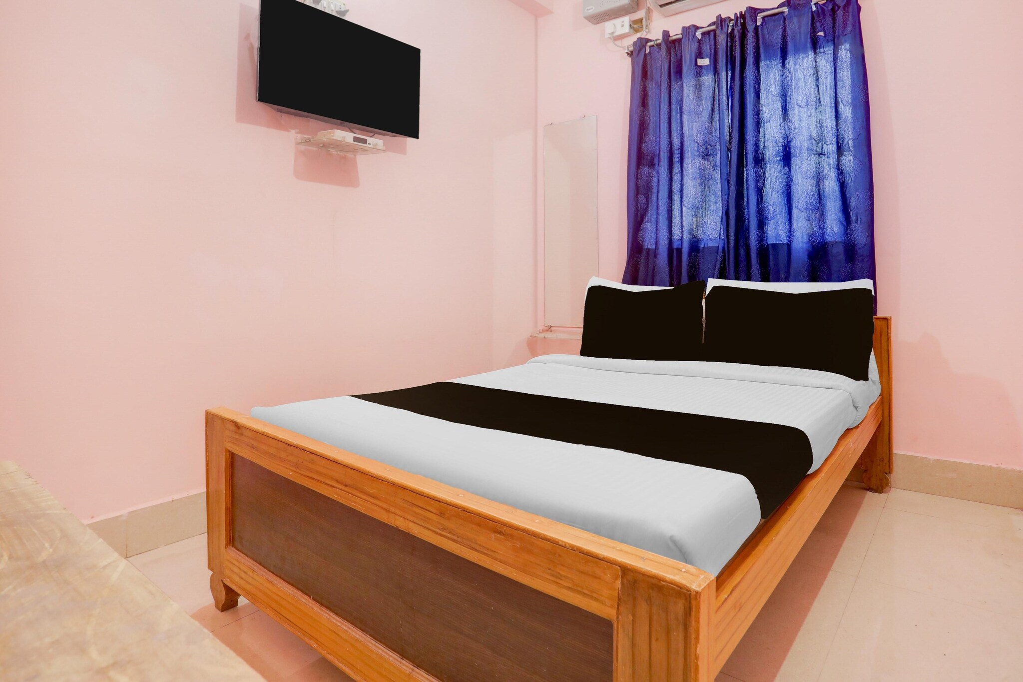 Situated in Patna, Bihar region, Hotel O Danapur Central Railway Junction Formerly Brij Guest House is set 11 km from Patna Railway Station. With a restaurant, the 3-star hotel has air-conditioned rooms with free WiFi, each with a private bathroom. The accommodation features room service, a 24-hour front desk and luggage storage for guests.
At the hotel, rooms come with a desk. The rooms at Hotel O Danapur Central Railway Junction Formerly Brij Guest House are fitted with a seating area and a flat-screen TV with satellite channels.
Jay Prakash Narayan Airport is 4 km from the property.
Unmarried couples are warmly welcome at this property.
Guests with local ID proof are warmly welcome.
Foreign guests are welcome and allowed to stay at this property without any restrictions.
Early Check-In Policy: A full day’s room rate will be charged for check-ins before 6:00 AM. Complimentary early check-in is available between 6:00 AM and 10:00 AM, subject to room availability.
Check-in is only available to guests aged 18 and above. Please provide a government-issued ID to confirm your age.