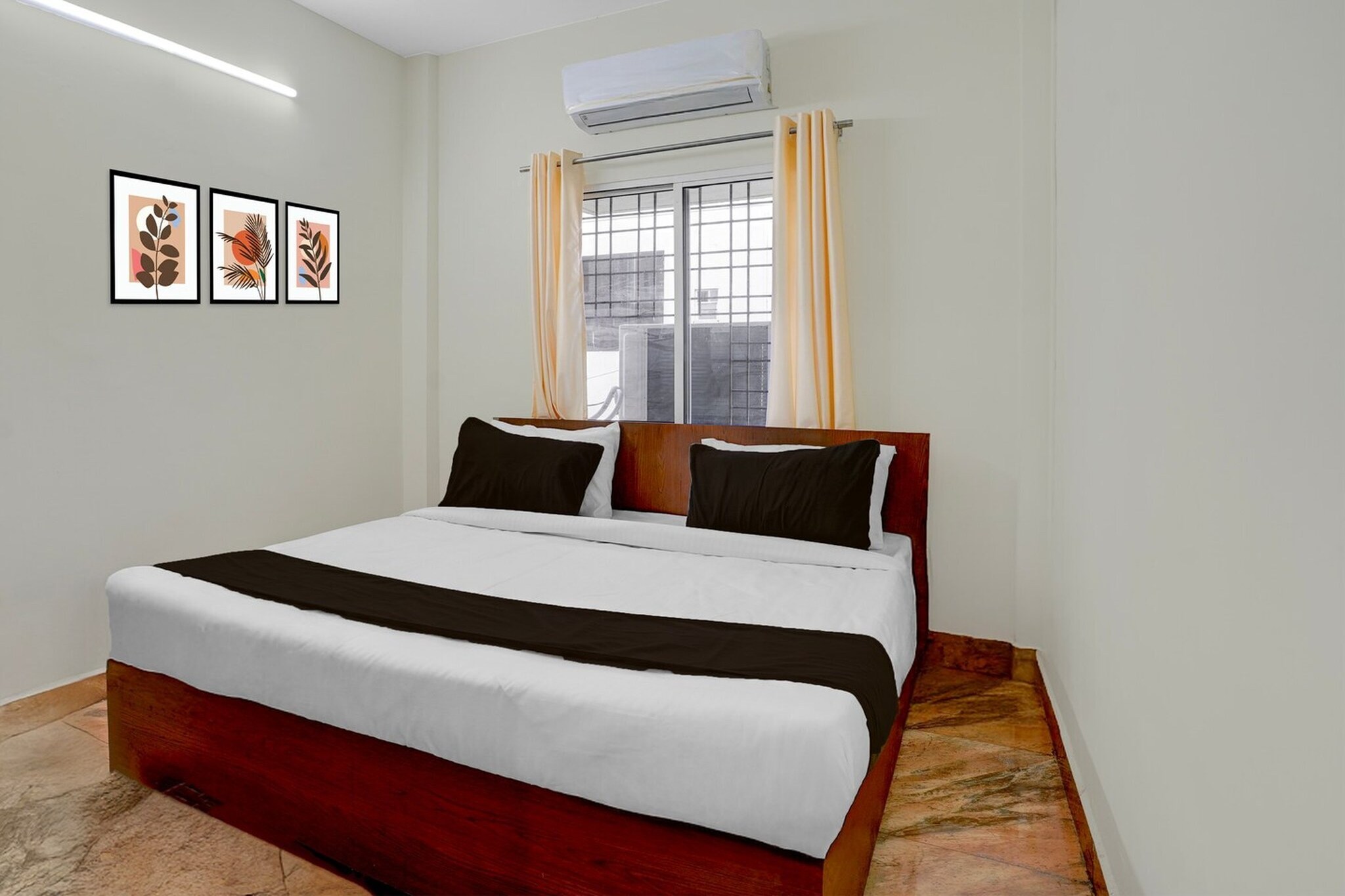 Located within 11 km of Vidarbha Cricket Association Stadium and 1.3 km of Shri Swaminarayan Temple, Hotel O Symbiosis University Nagpur Formerly Royal Villa Inn provides rooms with air conditioning and a private bathroom in Nagpur. Among the facilities at this property are room service and a 24-hour front desk, along with free WiFi throughout the property. The hotel features family rooms.

Guest rooms at the hotel are equipped with a seating area, a flat-screen TV with satellite channels and a private bathroom with free toiletries and a bath or shower. The rooms include a desk.

Ramakrishna Ashram is 8.9 km from Hotel O Symbiosis University Nagpur Formerly Royal Villa Inn, while Sitabuldi Fort is 9.3 km away. Dr. Babasaheb Ambedkar International Airport is 11 km from the property.

Unmarried couples are warmly welcome at this property.
Guests with local ID proof are warmly welcome.
Foreign guests are welcome and allowed to stay at this property without any restrictions
Early Check-In Policy: A full dayâ€™s room rate will be charged for check-ins before 6:00 AM. Complimentary early check-in is available between 6:00 AM and 10:00 AM, subject to room availability.
 
Check-in is only available to guests aged 18 and above. Please provide a government-issued ID to confirm your age.