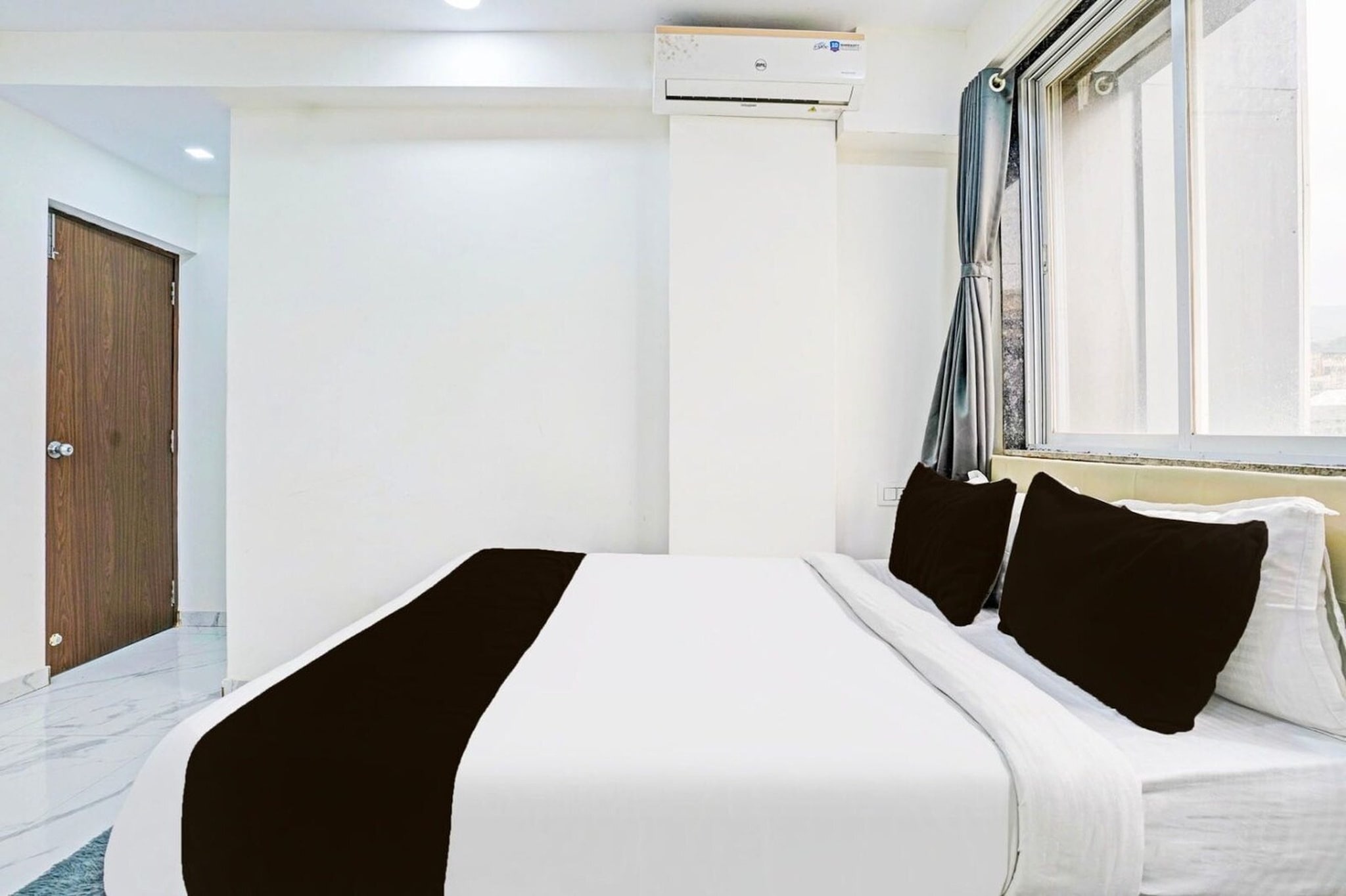 Located within 27 km of Indian Institute of Technology, Bombay and 30 km of Powai Lake, Collection O Lodha Experia Mall Dombiwali Formerly RR Suites provides rooms with air conditioning and a private bathroom in Dive. With free WiFi, this 3-star hotel offers room service and a 24-hour front desk. The hotel features family rooms.

All units at the hotel are equipped with a seating area, a flat-screen TV with satellite channels and a private bathroom with free toiletries and a bath or shower. The rooms include a desk.

Phoenix Market City Mall is 32 km from Collection O Lodha Experia Mall Dombiwali Formerly RR Suites, while Bombay Exhibition Centre is 35 km away. Chhatrapati Shivaji International Mumbai Airport is 32 km from the property.

Early Check-In Policy: A full dayâ€™s room rate will be charged for check-ins before 6:00 AM. Complimentary early check-in is available between 6:00 AM and 10:00 AM, subject to room availability.

Check-in is only available to guests aged 18 and above. Please provide a government-issued ID to confirmÂ yourÂ age.
1. Unmarried couples are warmly welcome at this property.
2. Guests with local ID proof are warmly welcome.
3.Foreign guests are welcome and allowed to stay at this property without any restrictions
