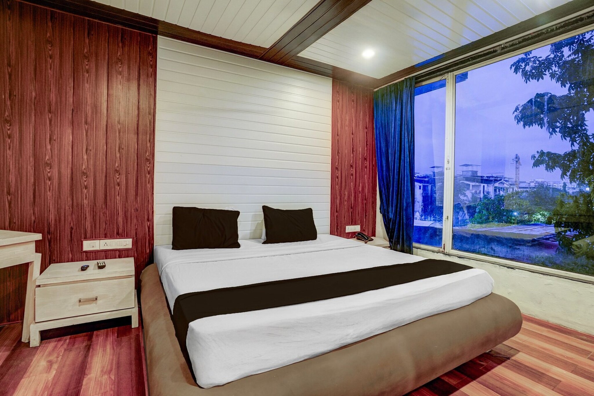 Located within 27 km of Indian Institute of Technology, Bombay and 30 km of Powai Lake, Collection O Lodha Experia Mall Dombiwali Formerly RR Suites provides rooms with air conditioning and a private bathroom in Dive. With free WiFi, this 3-star hotel offers room service and a 24-hour front desk. The hotel features family rooms.
All units at the hotel are equipped with a seating area, a flat-screen TV with satellite channels and a private bathroom with free toiletries and a bath or shower. The rooms include a desk.
Phoenix Market City Mall is 32 km from Collection O Lodha Experia Mall Dombiwali Formerly RR Suites, while Bombay Exhibition Centre is 35 km away. Chhatrapati Shivaji International Mumbai Airport is 32 km from the property.
Early Check-In Policy: A full day’s room rate will be charged for check-ins before 6:00 AM. Complimentary early check-in is available between 6:00 AM and 10:00 AM, subject to room availability.
Check-in is only available to guests aged 18 and above. Please provide a government-issued ID to confirm your age.
1. Unmarried couples are warmly welcome at this property.
2. Guests with local ID proof are warmly welcome.
3.Foreign guests are welcome and allowed to stay at this property without any restrictions