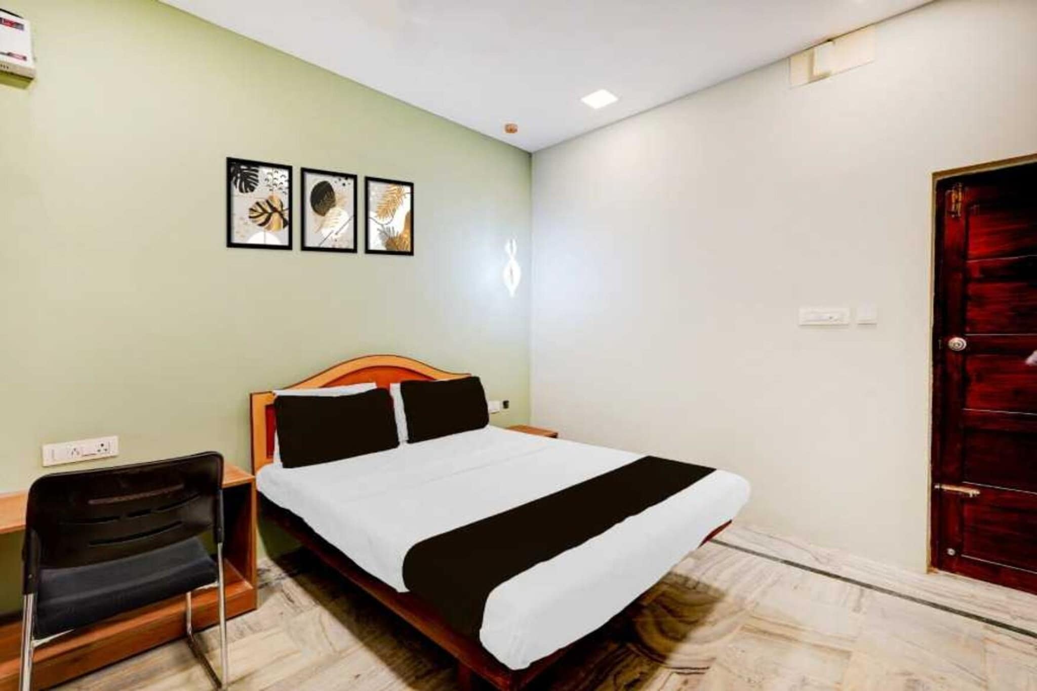 Collection O Thirukadaiyur Bus Terminal Formerly Royal Sri Amirthayoga is set in TirukkadaiyÅ«r. This 3-star hotel offers room service, a 24-hour front desk and free WiFi. The hotel features family rooms.

The units at the hotel come with a seating area, a flat-screen TV with satellite channels and a private bathroom with free toiletries and a bath or shower. All rooms at Collection O Thirukadaiyur Bus Terminal Formerly Royal Sri Amirthayoga feature air conditioning and a desk.

Puducherry Airport is 111 km away.
Early Check-In Policy: A full dayâ€™s room rate will be charged for check-ins before 6:00 AM. Complimentary early check-in is available between 6:00 AM and 10:00 AM, subject to room availability.
Check-in is only available to guests aged 18 and above. Please provide a government-issued ID to confirmÂ yourÂ age.

1. Unmarried couples are warmly welcome at this property.
2. Guests with local ID proof are warmly welcome.
3.Foreign guests are welcome and allowed to stay at this property without any restrictions
