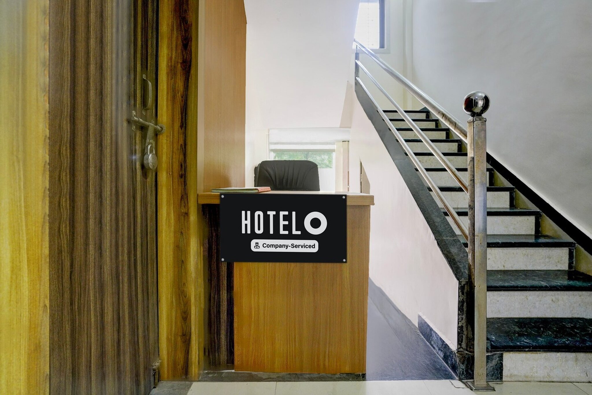 Ground floor: (bedroom(double bed, TV, seating area, air conditioning, telephone), bathroom(bathtub or shower, shower, washbasin, toilet, Towels incl., shampoo, body soap, hot water))