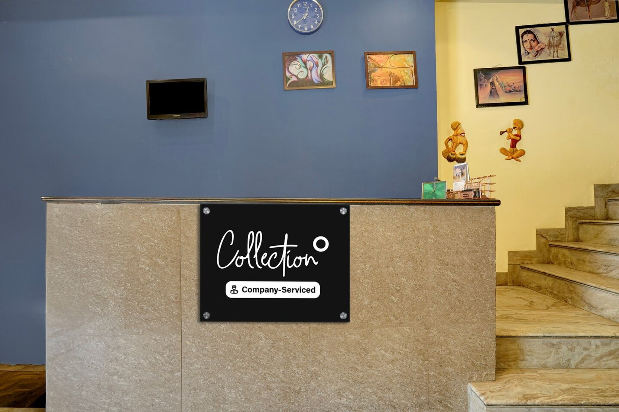 Ground floor: (bedroom(double bed, TV, seating area, air conditioning, telephone), bathroom(bathtub or shower, shower, washbasin, toilet, Towels incl., shampoo, body soap, hot water), parking, lift)