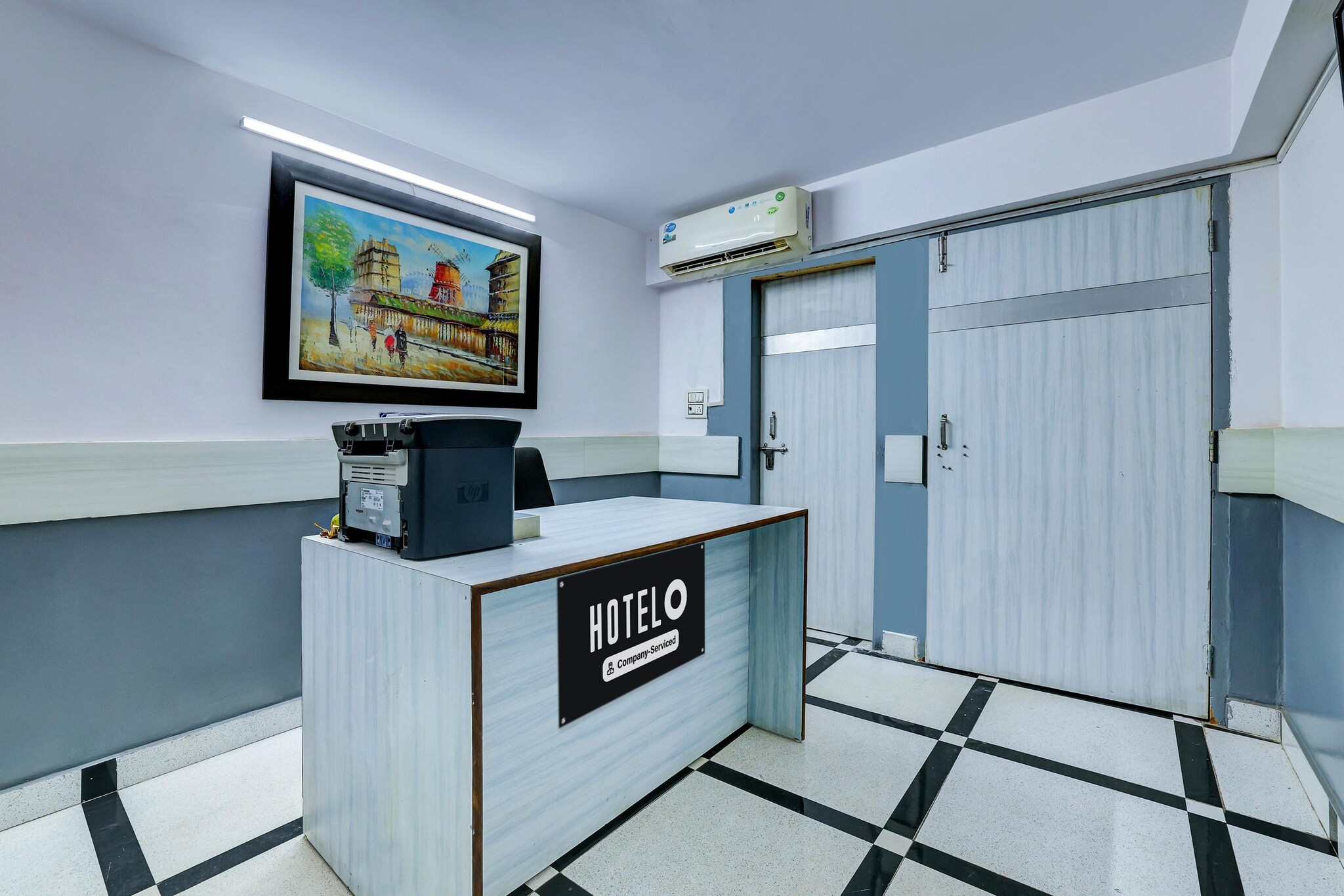 Ground floor: (bedroom(double bed, TV, seating area, air conditioning, telephone), bathroom(bathtub or shower, shower, washbasin, toilet, Towels incl., shampoo, body soap, hot water), lift)