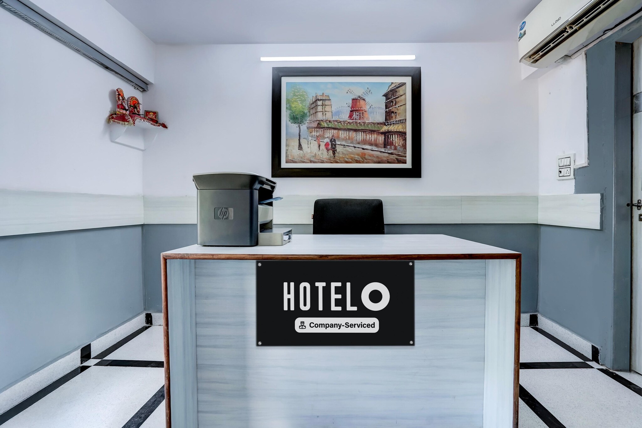 Set within 2.1 km of MG Road and 12 km of WorldMark Gurgaon, Hotel O DLF Phase 1 Metro Station Gurugram offers rooms with air conditioning and a private bathroom in Gurgaon. With free WiFi, this 3-star hotel offers room service and a 24-hour front desk. The hotel has family rooms.
All guest rooms at the hotel come with a seating area, a flat-screen TV with satellite channels and a private bathroom with free toiletries and a bath or shower. All units feature a desk.
Qutub Minar is 13 km from Hotel O DLF Phase 1 Metro Station Gurugram, while Tughlaqabad Fort is 20 km from the property. Delhi International Airport is 11 km away.
Early Check-In Policy: A full day’s room rate will be charged for check-ins before 6:00 AM. Complimentary early check-in is available between 6:00 AM and 10:00 AM, subject to room availability.
Check-in is only available to guests aged 18 and above. Please provide a government-issued ID to confirm your age.