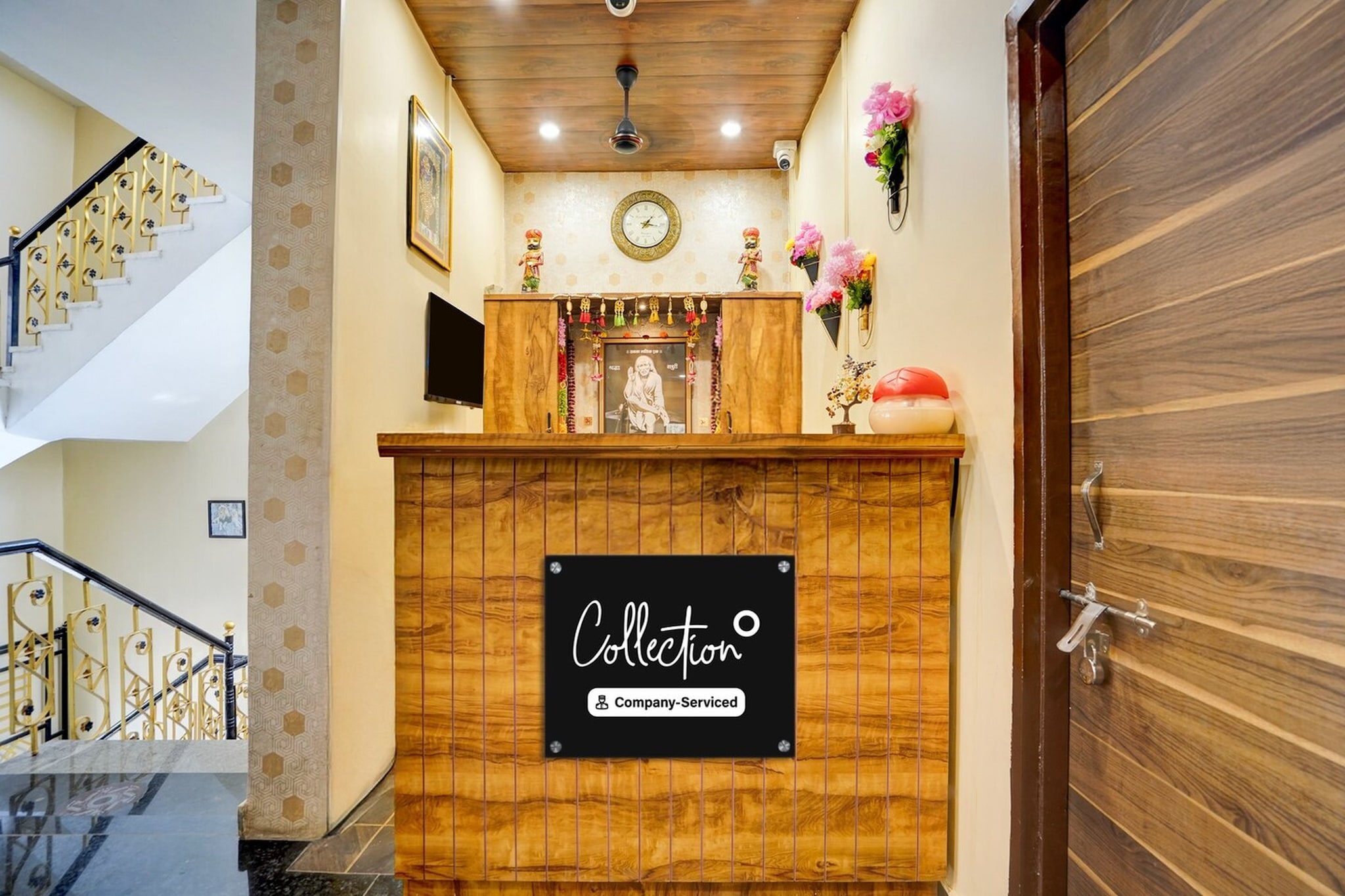 Ground floor: (bedroom(double bed, TV, seating area, air conditioning, telephone), bathroom(bathtub or shower, shower, washbasin, toilet, Towels incl., shampoo, body soap, hot water))