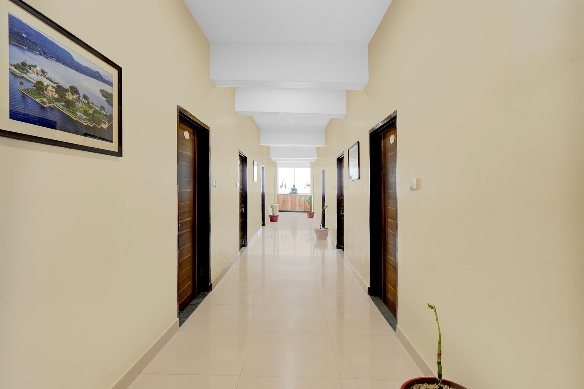 Ground floor: (bedroom(double bed, TV, seating area, air conditioning, telephone), bathroom(bathtub or shower, shower, washbasin, toilet, Towels incl., shampoo, body soap, hot water))
