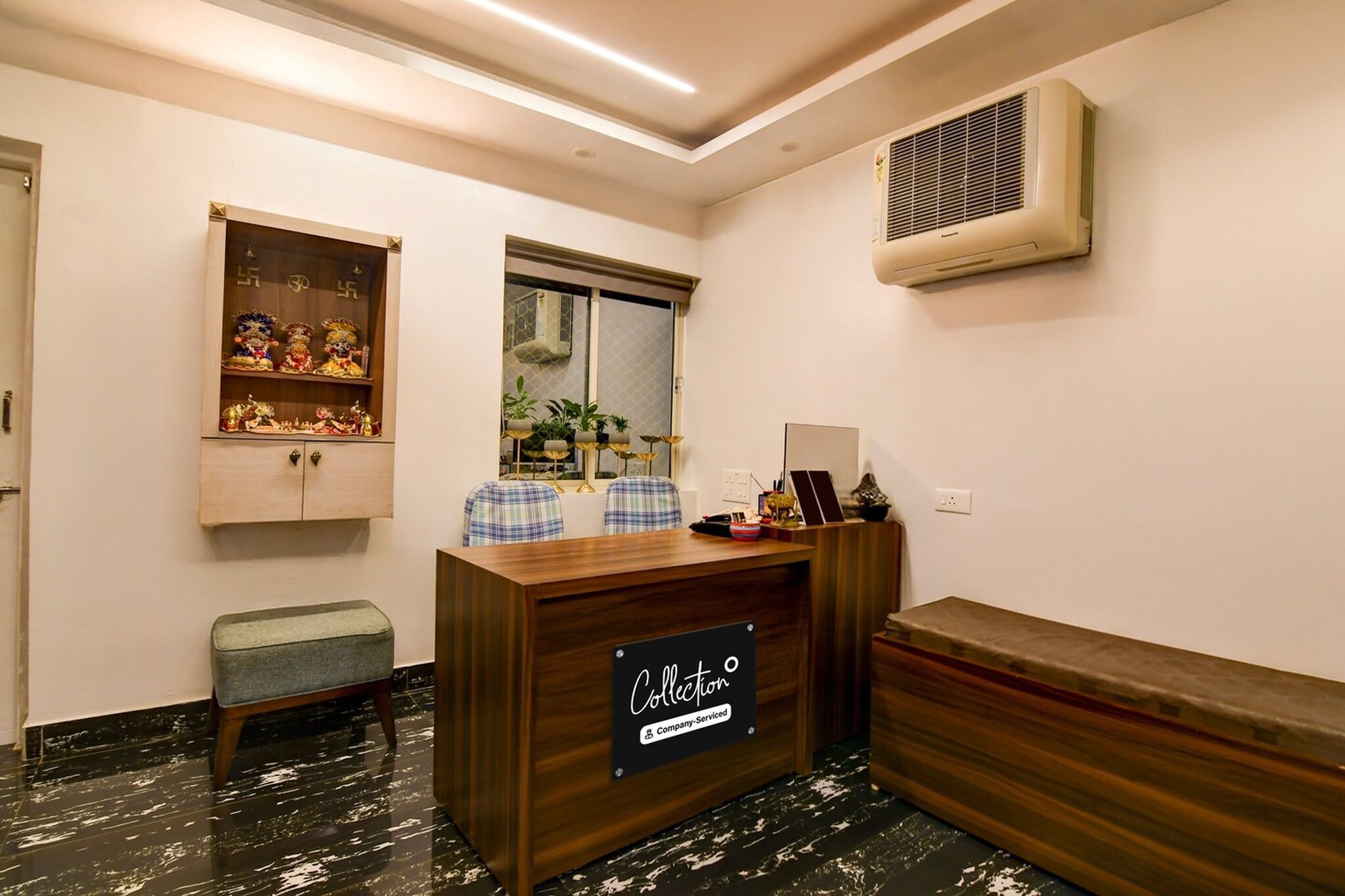 Ground floor: (bedroom(double bed, TV, seating area, air conditioning, telephone), bathroom(bathtub or shower, shower, washbasin, toilet, Towels incl., shampoo, body soap, hot water))