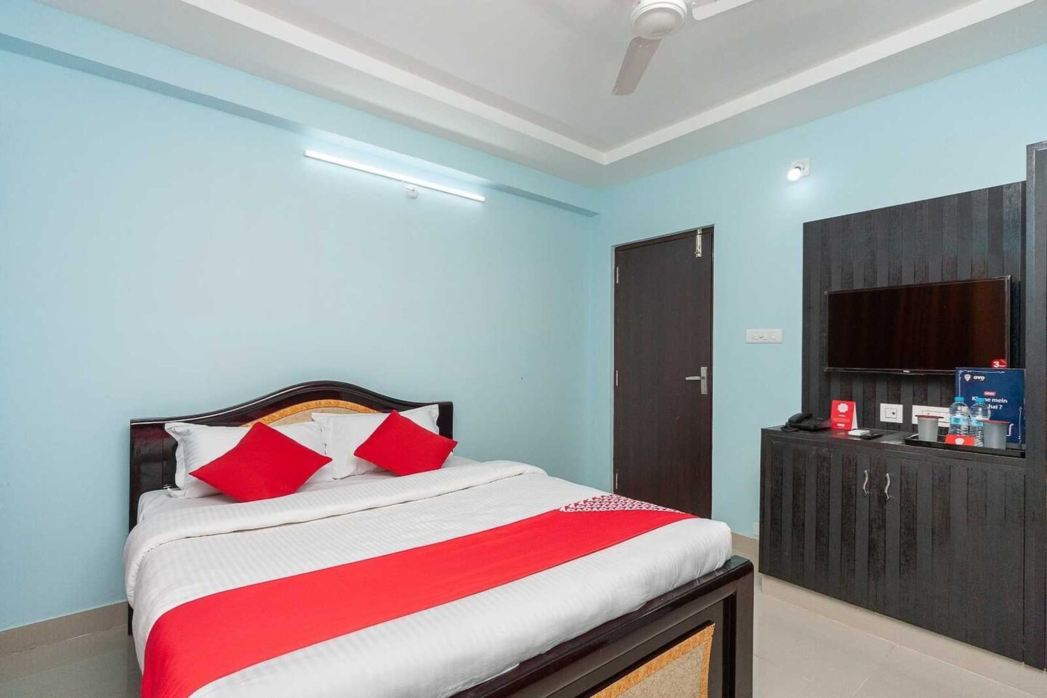 Ground floor: (bedroom(double bed, TV, seating area, air conditioning, telephone), bathroom(bathtub or shower, shower, washbasin, toilet, Towels incl., shampoo, body soap, hot water), lift)